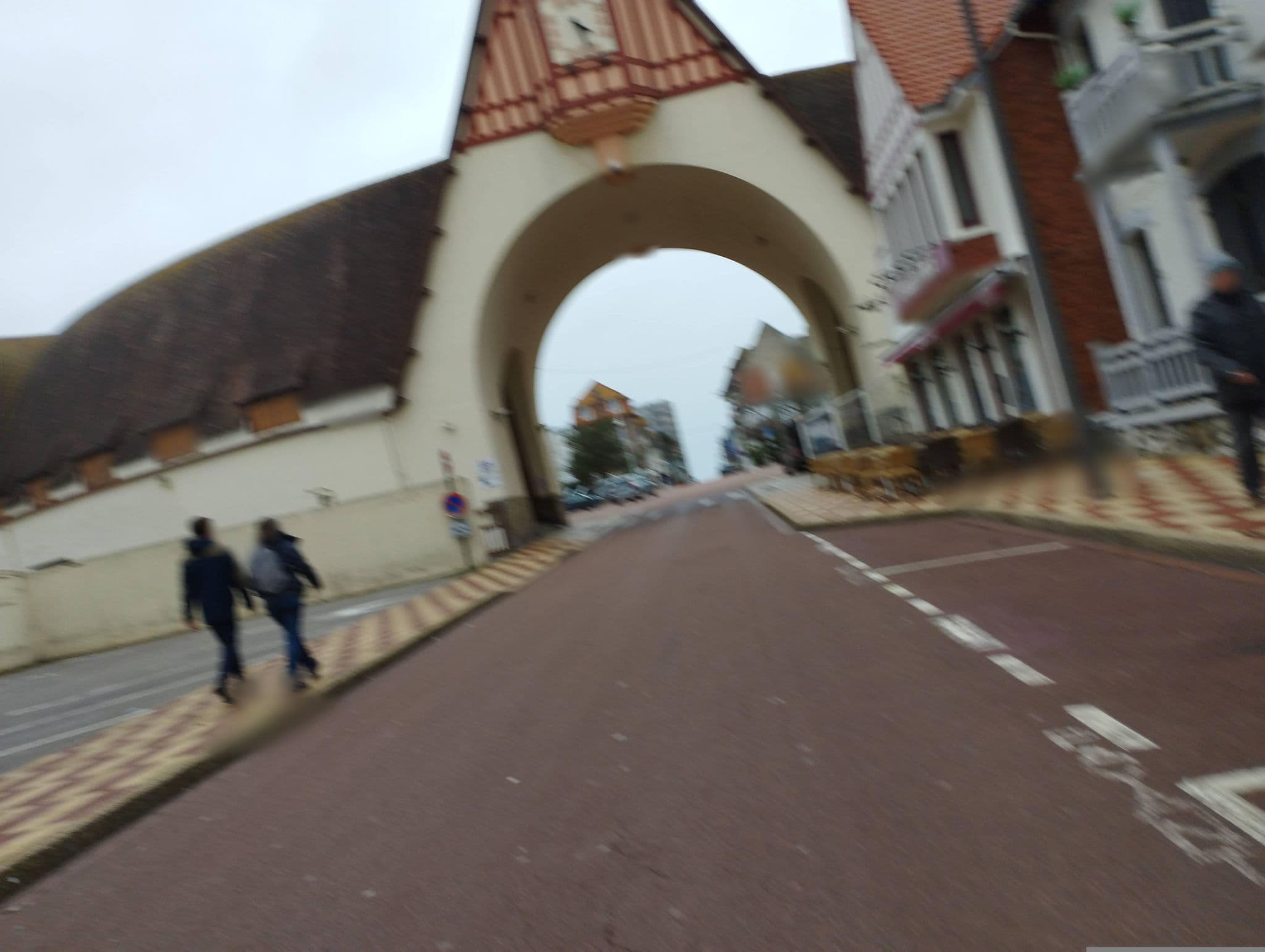 Street view near Blue Cottage, Le Touquet-Paris-Plage — © kritic (CC BY-SA · Mapillary)
