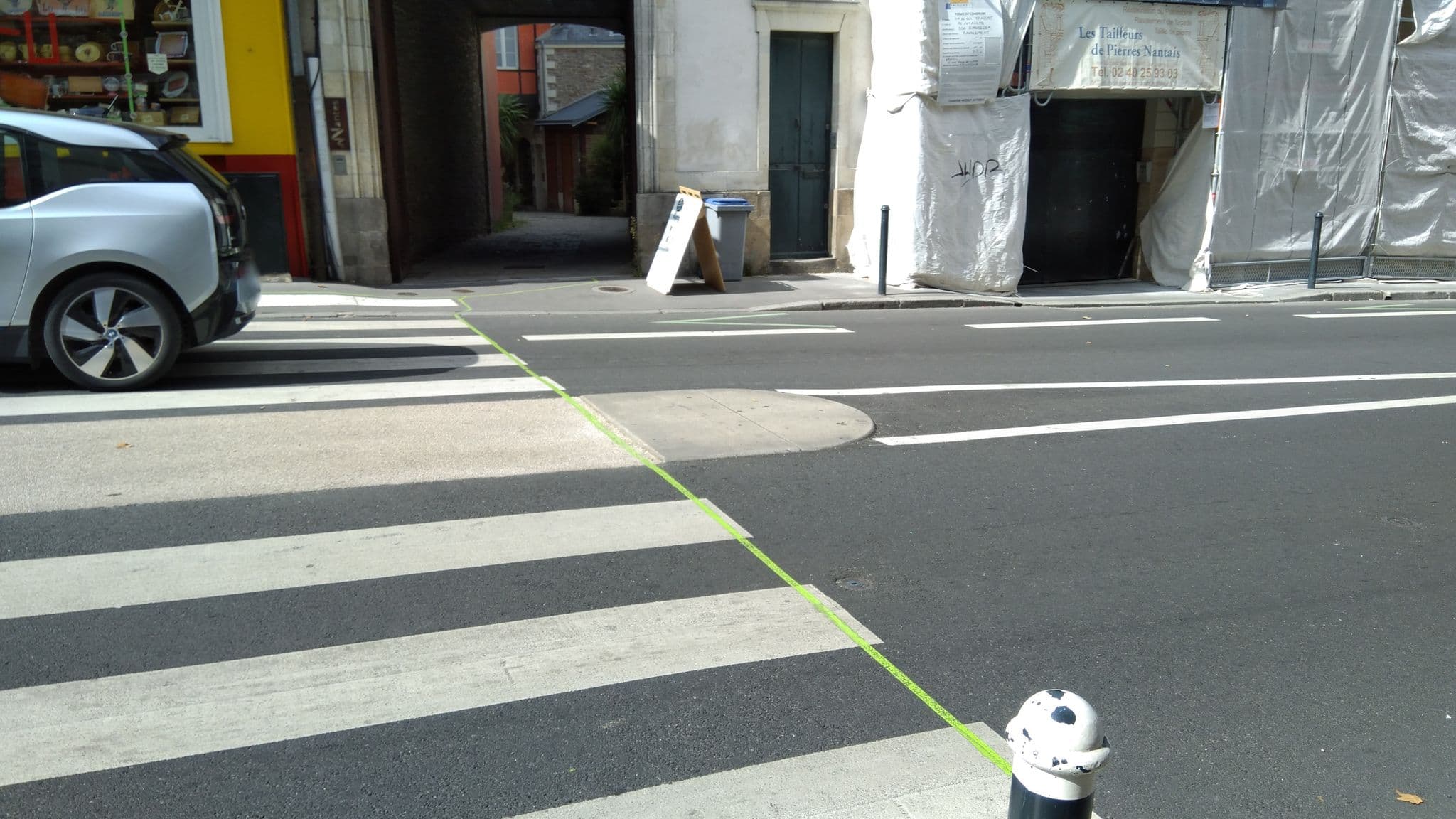 Street view near Le Chateaubriand, Nantes — © kalepom (CC BY-SA · Mapillary)