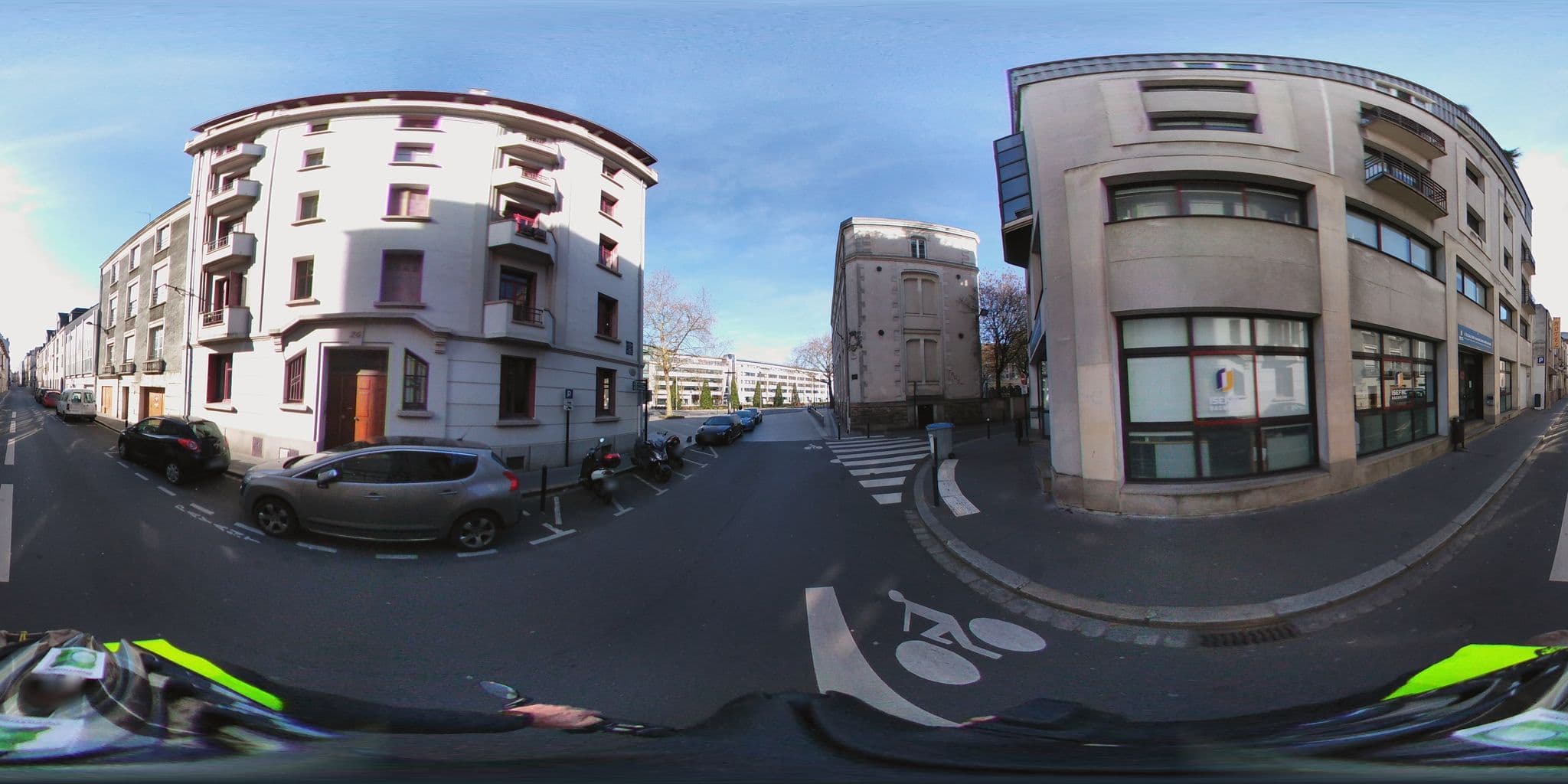 Street view near Hôtel Duquesne, Nantes — © cartocite (CC BY-SA · Mapillary)