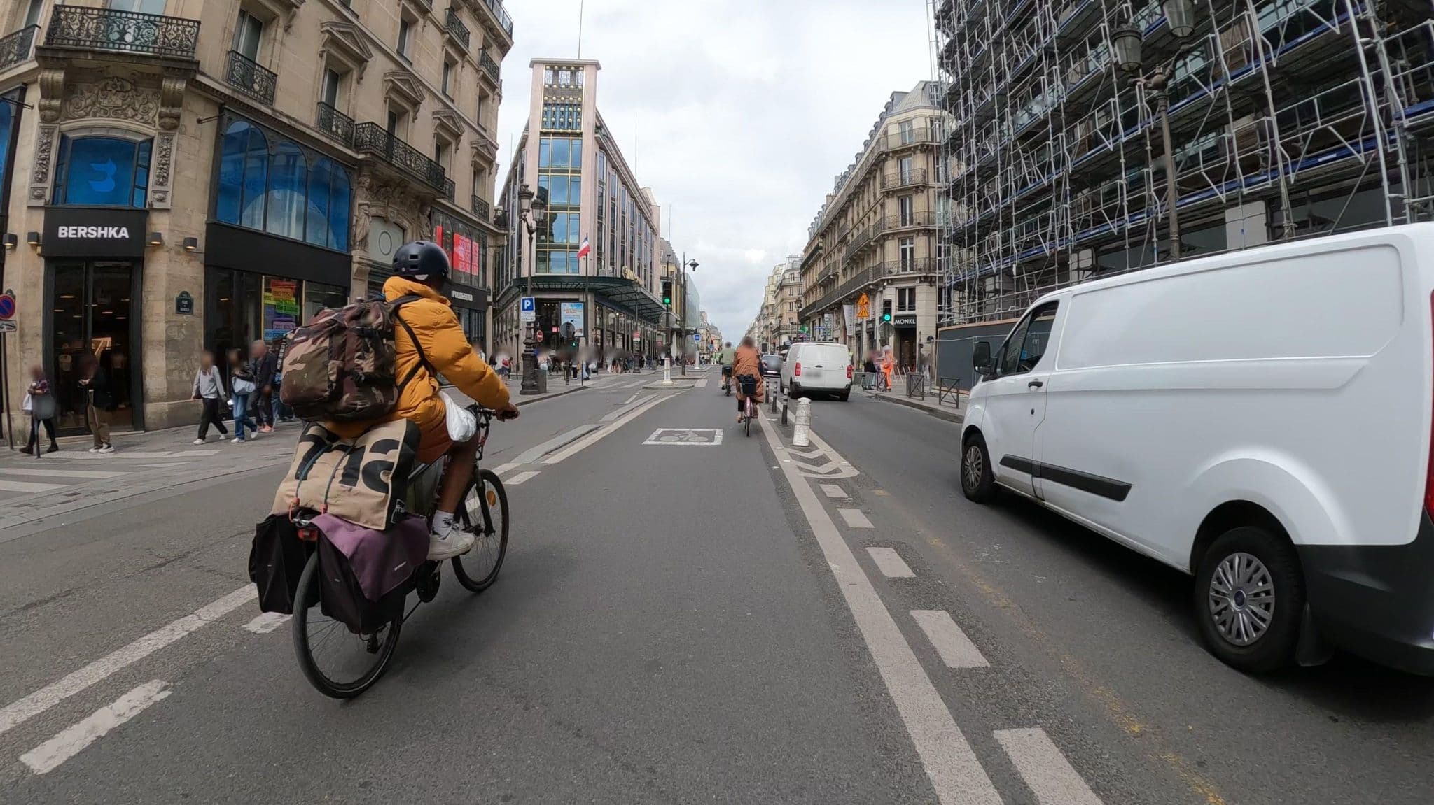 Street view near Rue Bertin Poirée, Paris 01 Louvre — © Nzau (CC BY-SA · Mapillary)