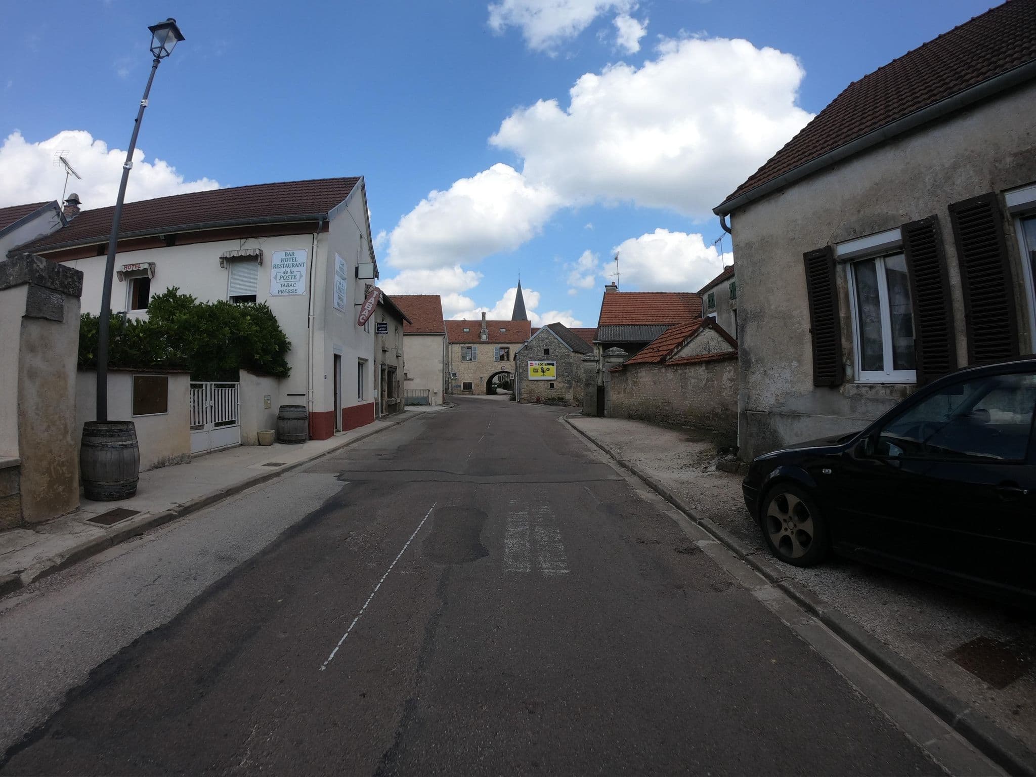 Street view near Hôtel de la Poste, Montbard — © joostjakob (CC BY-SA · Mapillary)