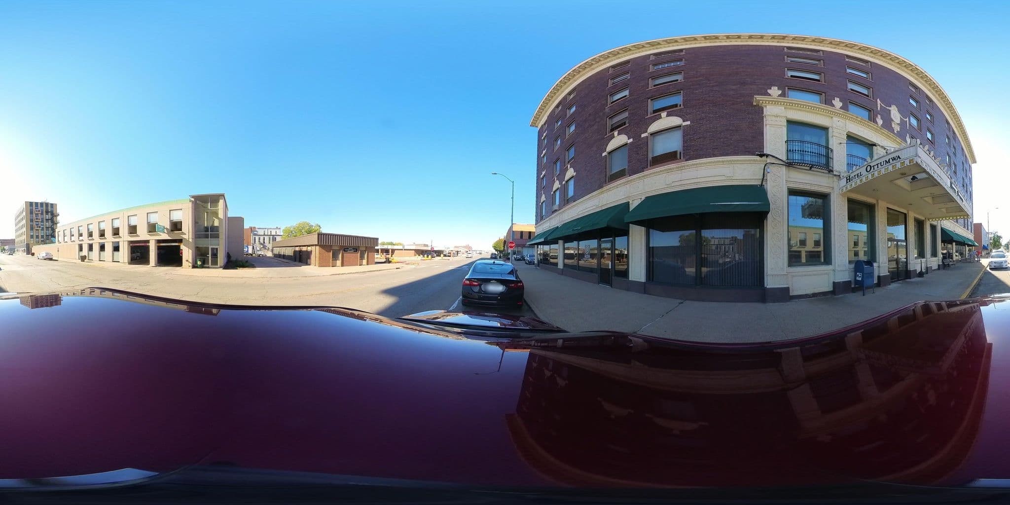 Street view near Parkview Plaza, Ottumwa — © Hopen111 (CC BY-SA · Mapillary)