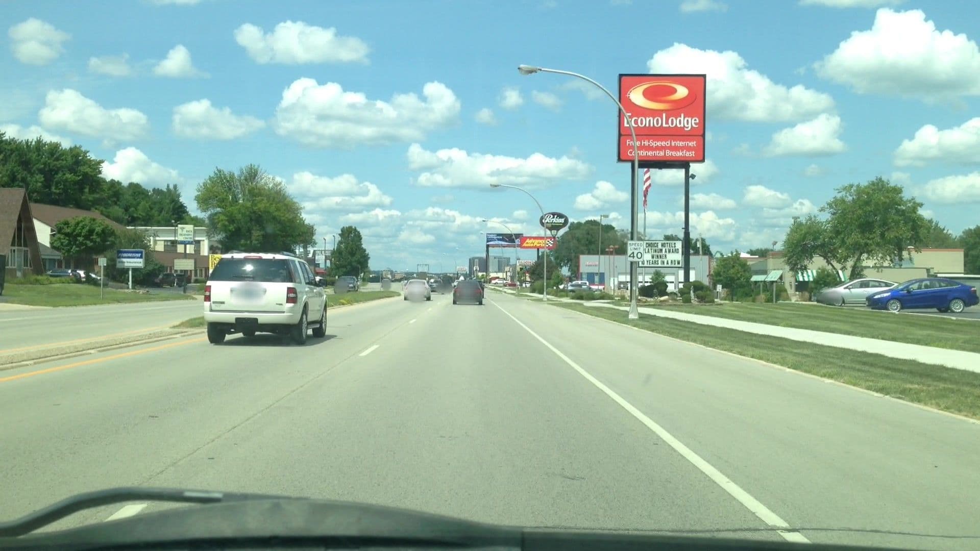 Street view near Rochester Econo Lodge, Byron — © lvl5 (CC BY-SA · Mapillary)