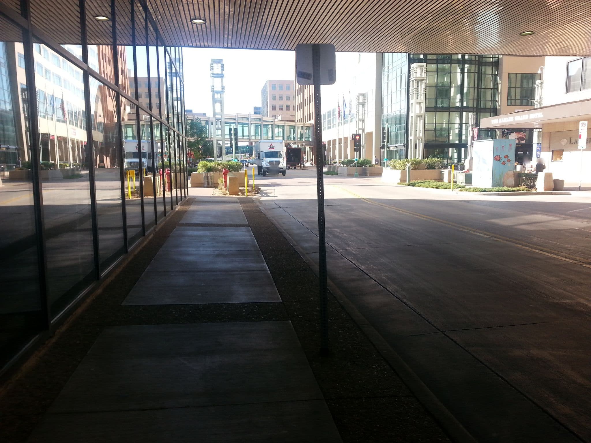 Street view near The Kahler Grand Hotel Pool, Byron — © allen (CC BY-SA · Mapillary)