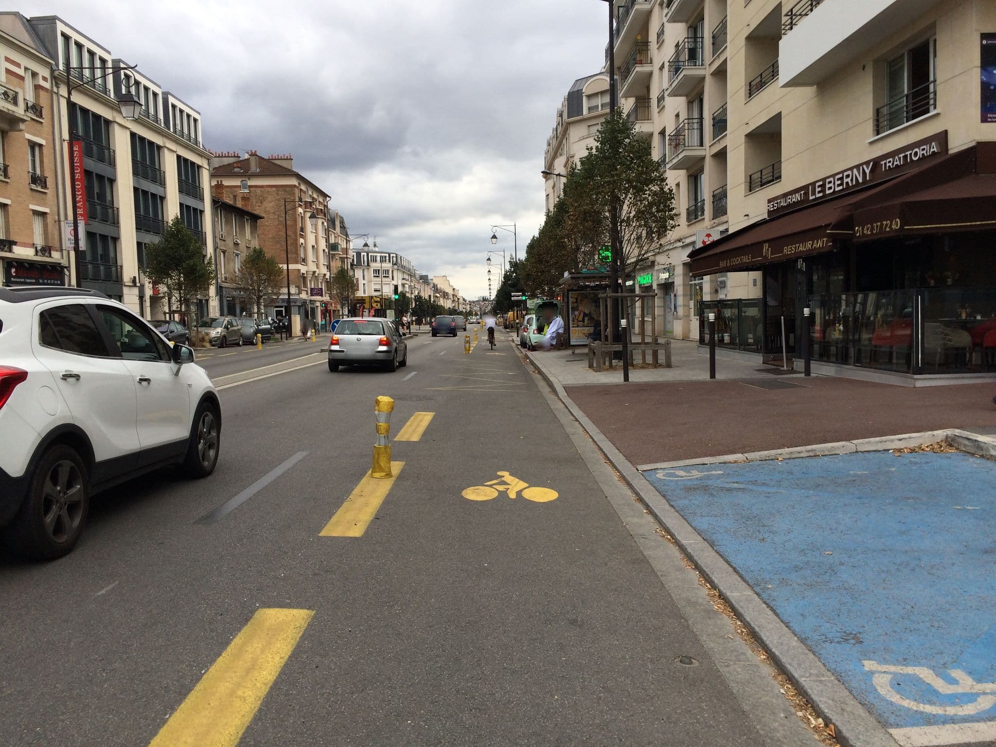 Street view near Hôtel Berny, Fresnes — © josmougn (CC BY-SA · Mapillary)