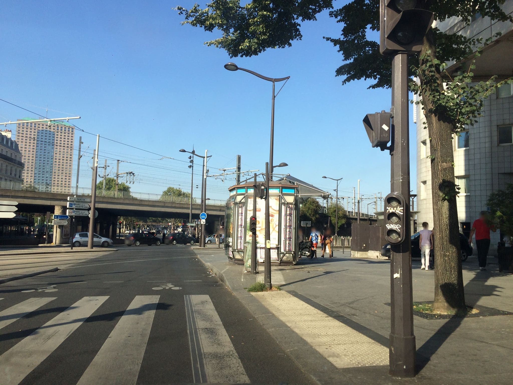 Street view near Moxy Paris La Villette, Paris 19 Buttes-Chaumont — © kartenville (CC BY-SA · Mapillary)