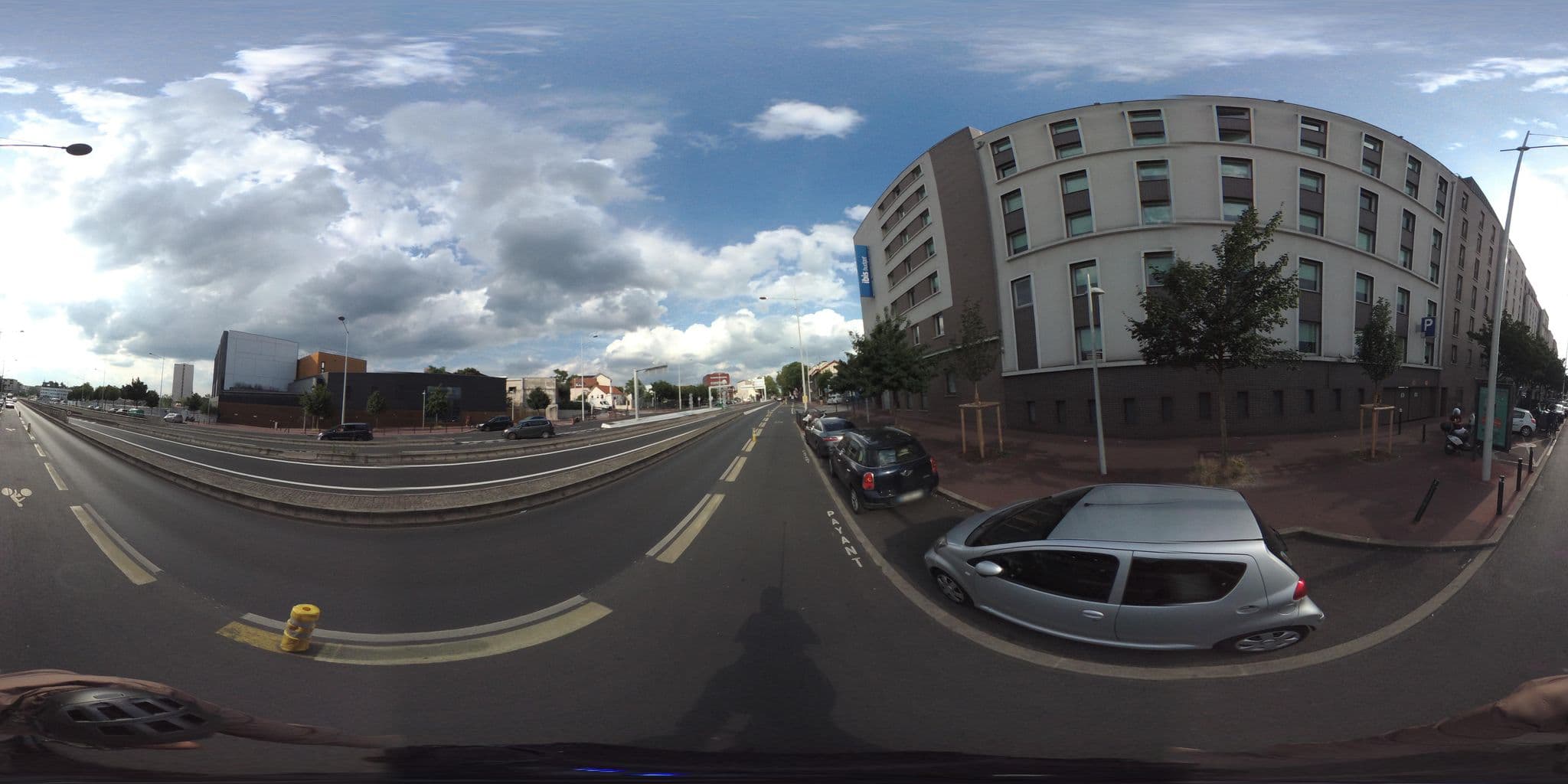 Street view near Ibis Budget, Nanterre — © geovelo (CC BY-SA · Mapillary)