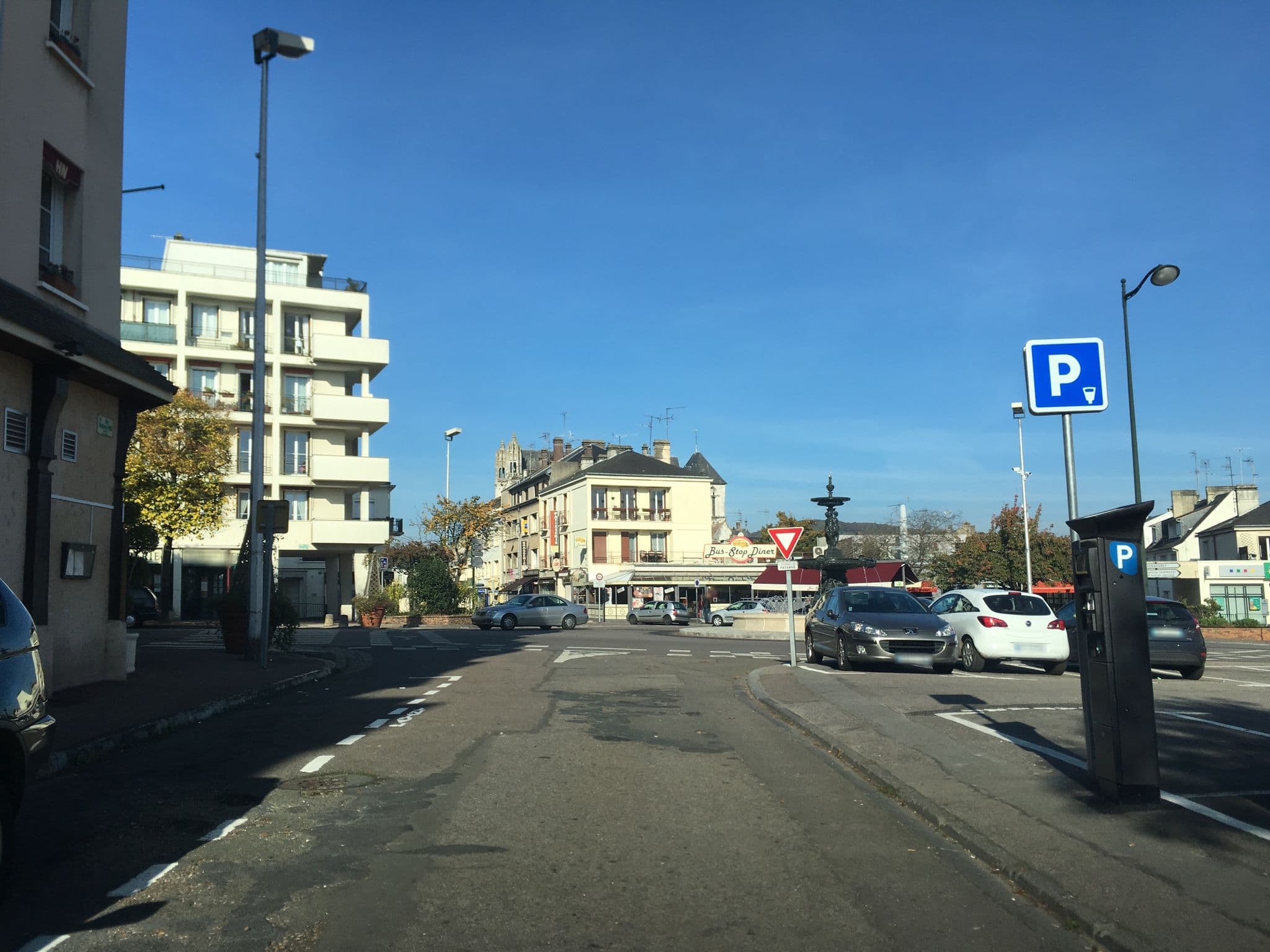 Street view near Le Normandy, Vernon — © unmap (CC BY-SA · Mapillary)