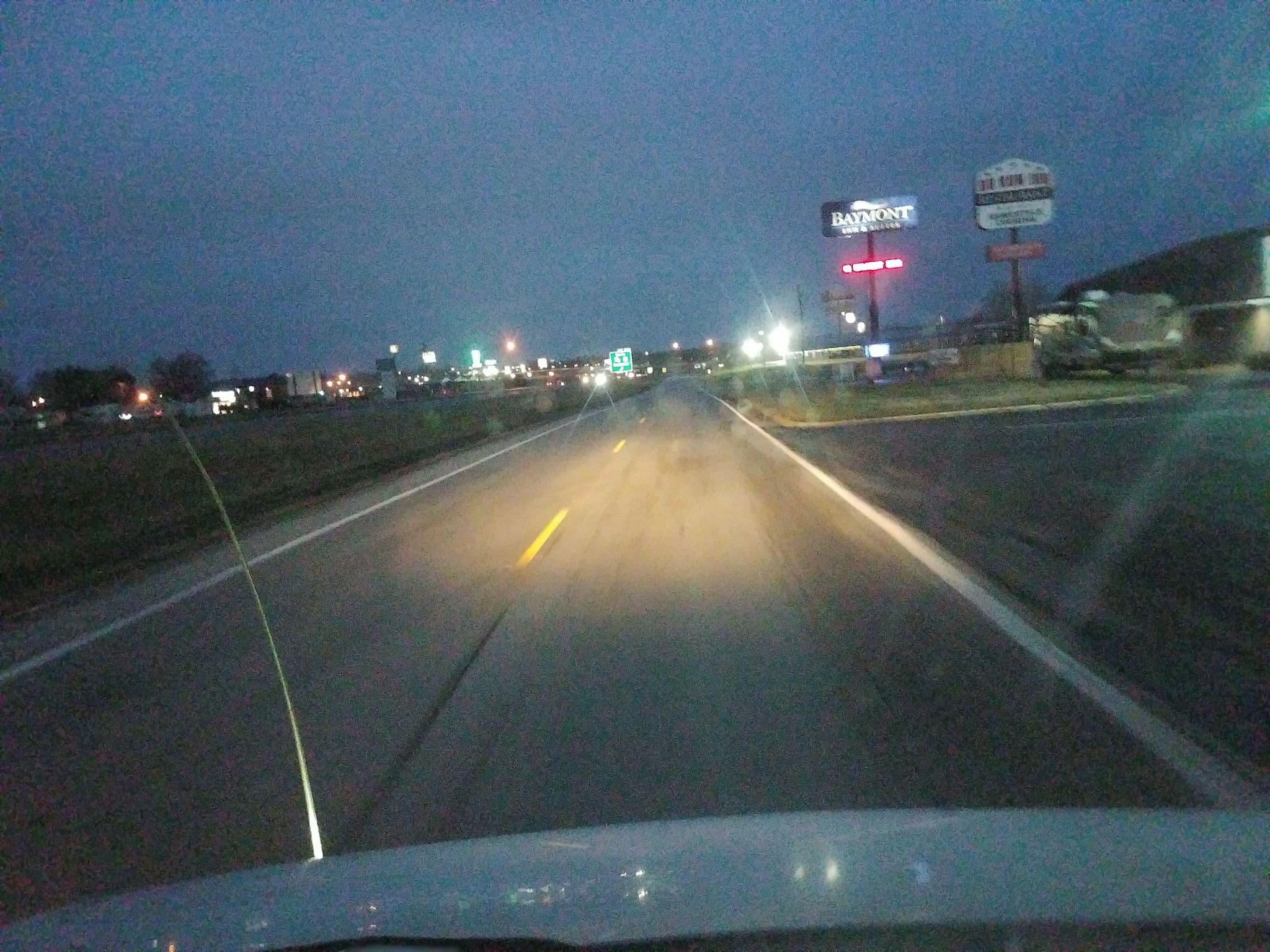 Street view near Family Motor Inn, Sullivan — © jbthemilker (CC BY-SA · Mapillary)