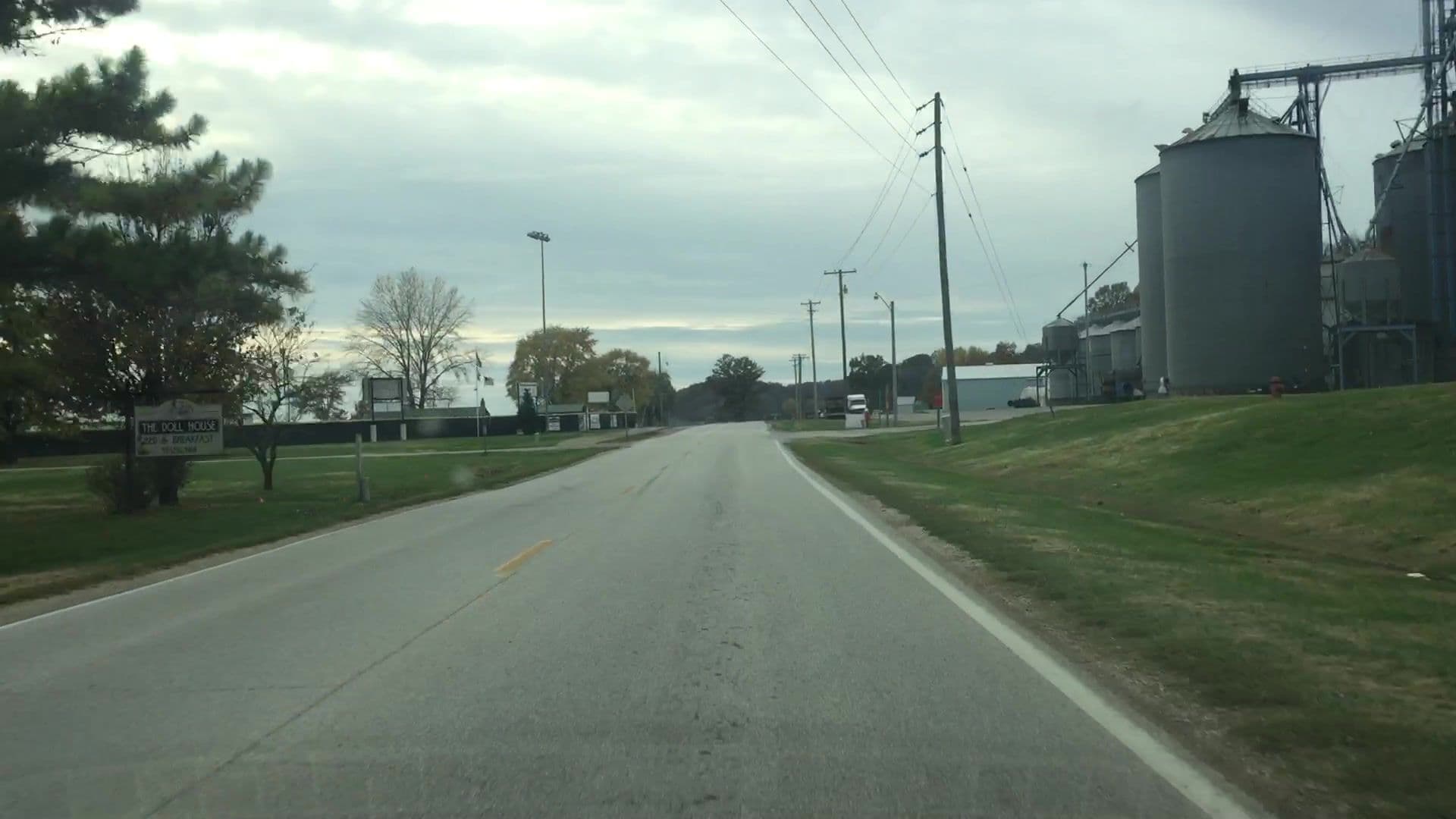 Street view near The Doll House Bed and Breakfast, Hermann — © lvl5 (CC BY-SA · Mapillary)