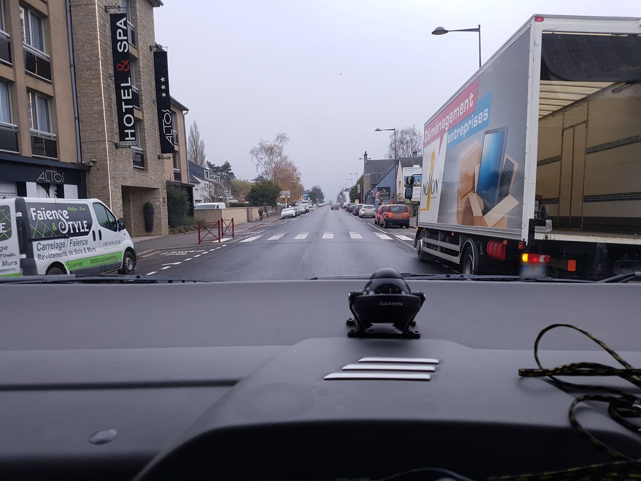 Street view near Altos Hôtel & Spa, Avranches — © bernardvoyageur (CC BY-SA · Mapillary)
