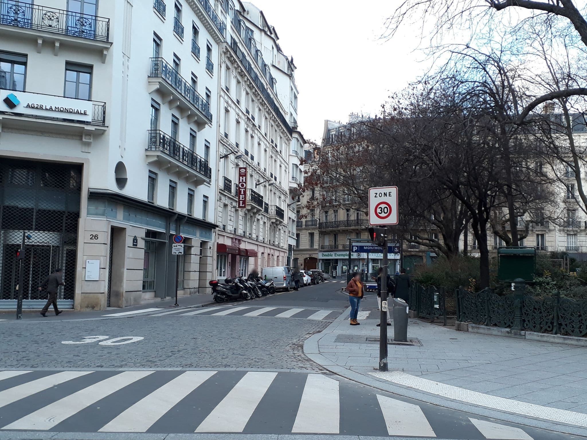 Street view near William's Opera, Porte Saint-Denis — © laurentlouf (CC BY-SA · Mapillary)