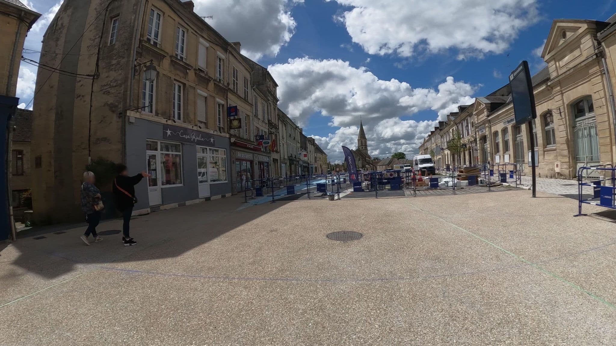 Street view near Hostellerie Saint-Martin, Creully — © Nzau (CC BY-SA · Mapillary)