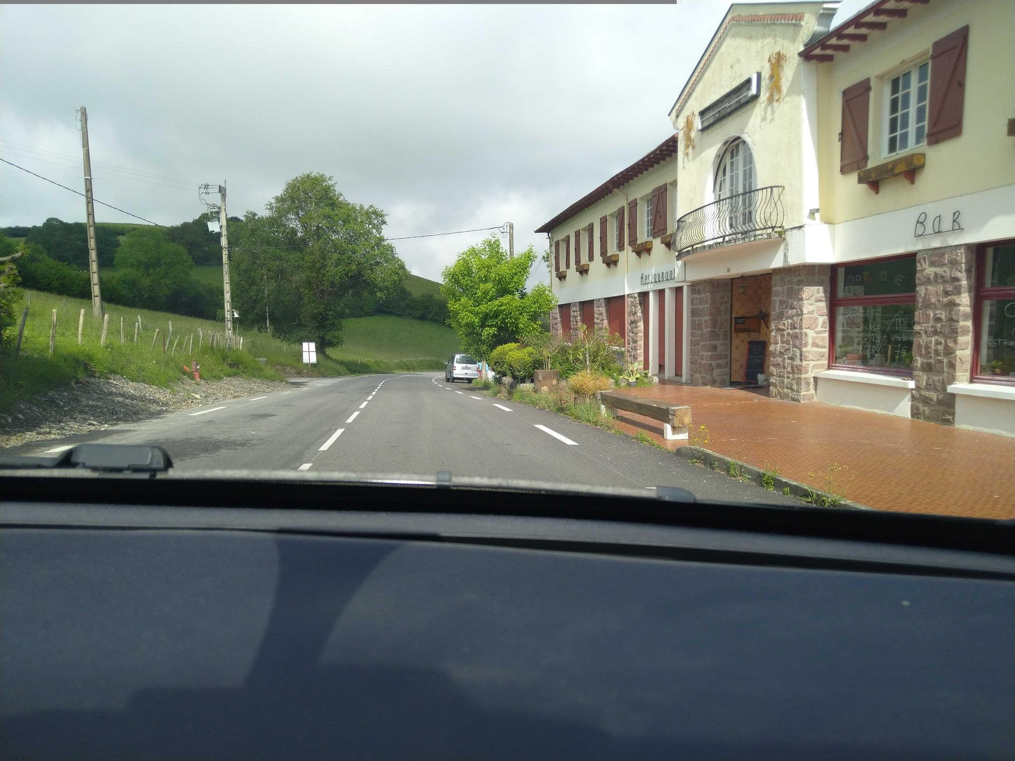 Street view near Café Snack Bista Eder, Mauléon-Licharre — © floetcheto (CC BY-SA · Mapillary)