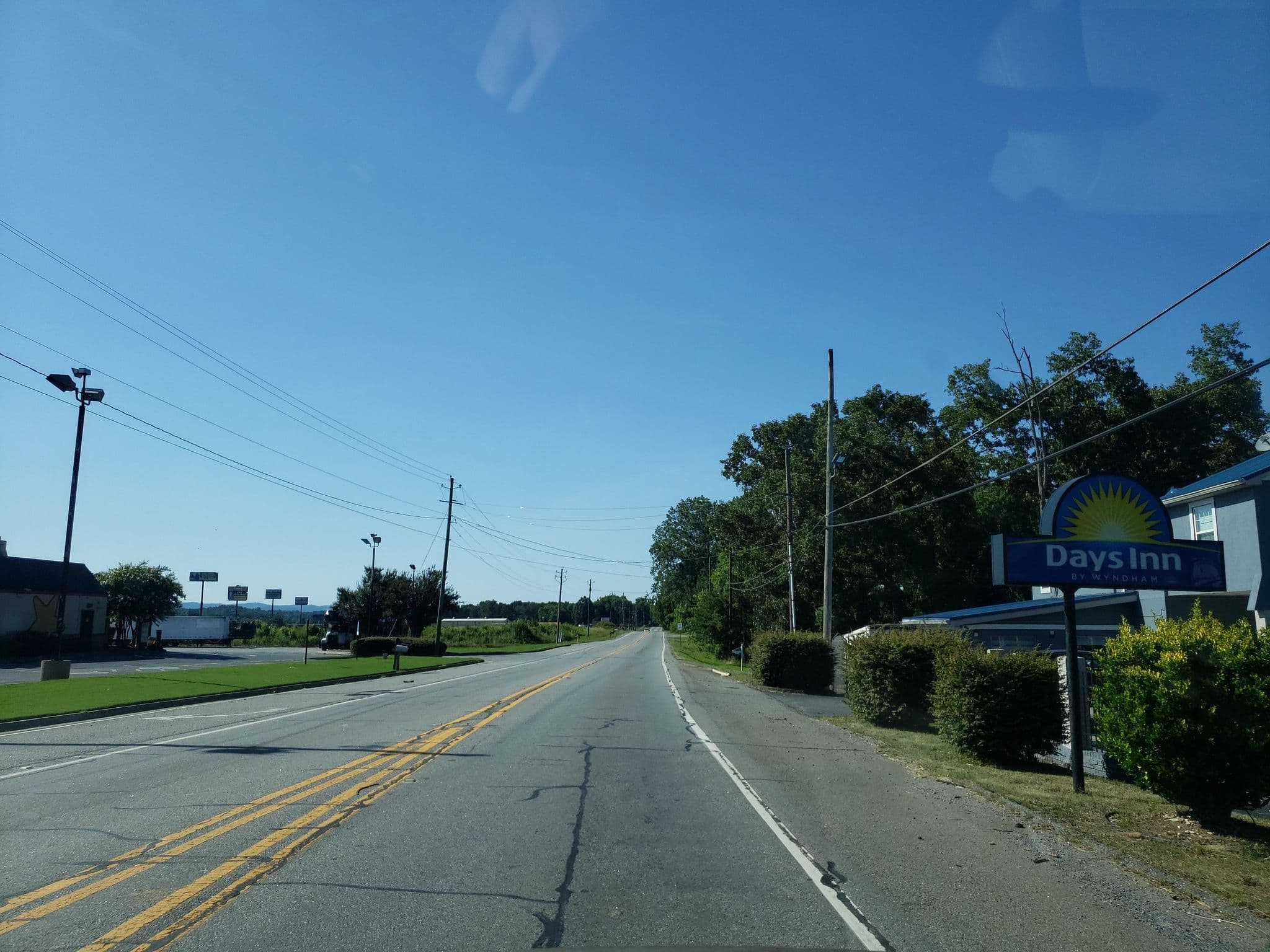 Street view near Relax Inn, Calhoun — © jackdripper (CC BY-SA · Mapillary)