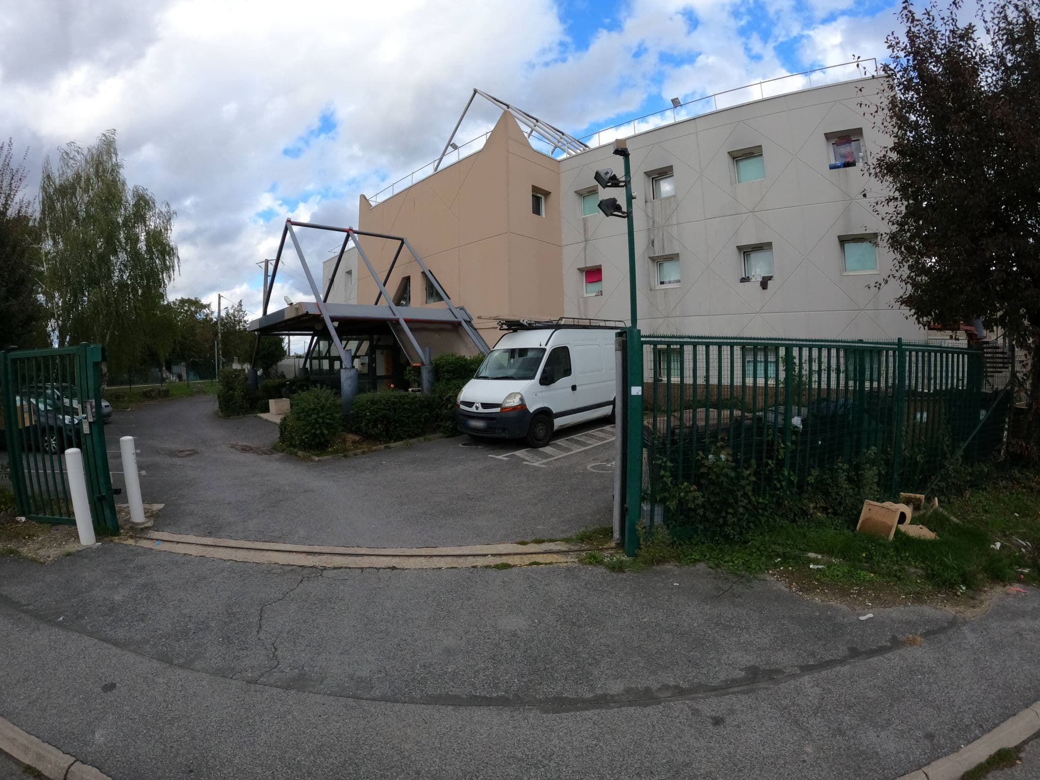 Street view near Formule 1, Esbly — © stephanep (CC BY-SA · Mapillary)