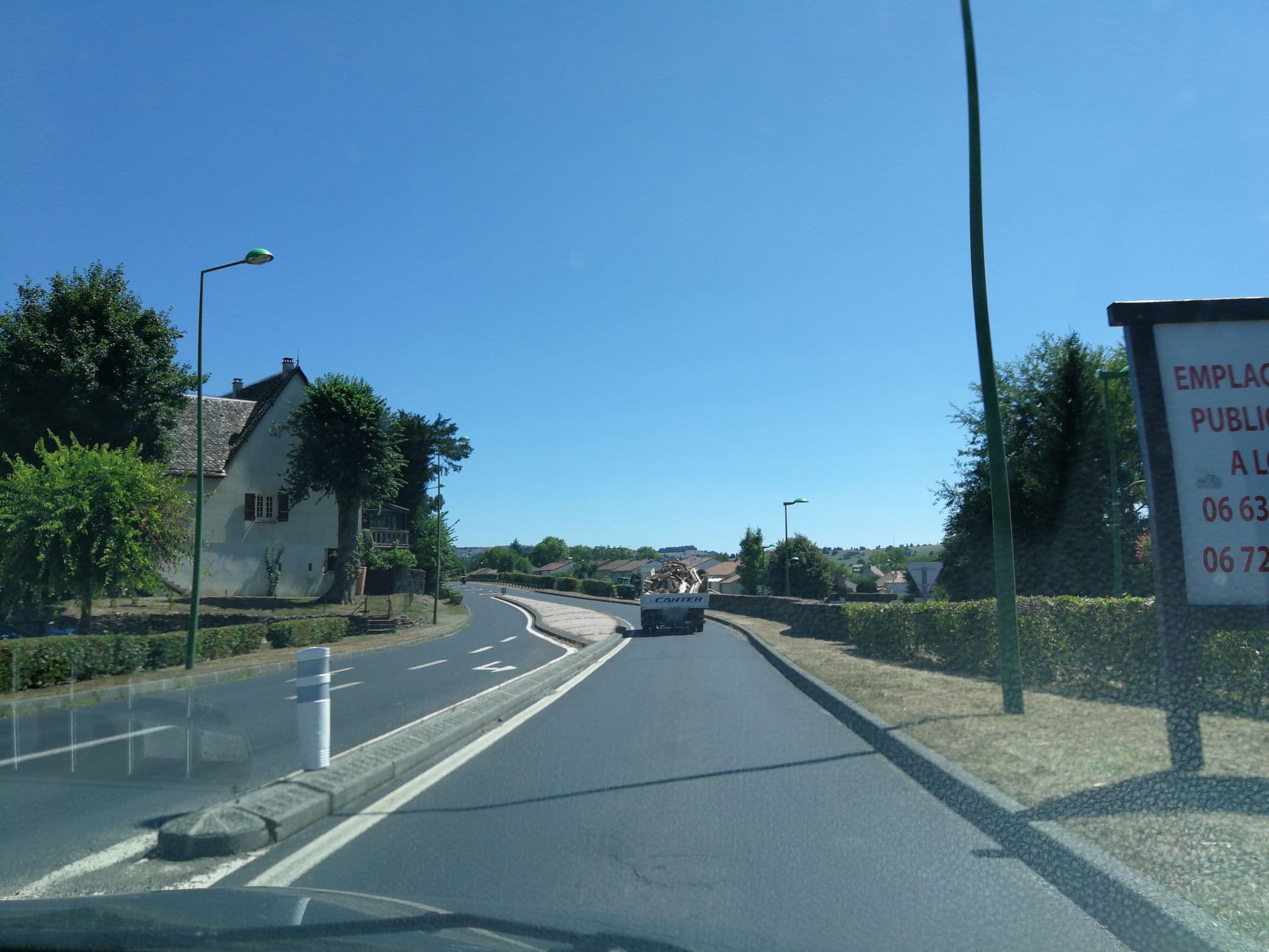 Street view near Max' Hotel, Ytrac — © jerome_pietri (CC BY-SA · Mapillary)