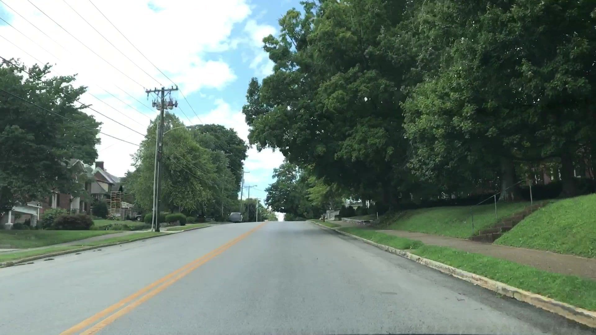 Street view near Doolin House, Russell Springs — © lvl5 (CC BY-SA · Mapillary)