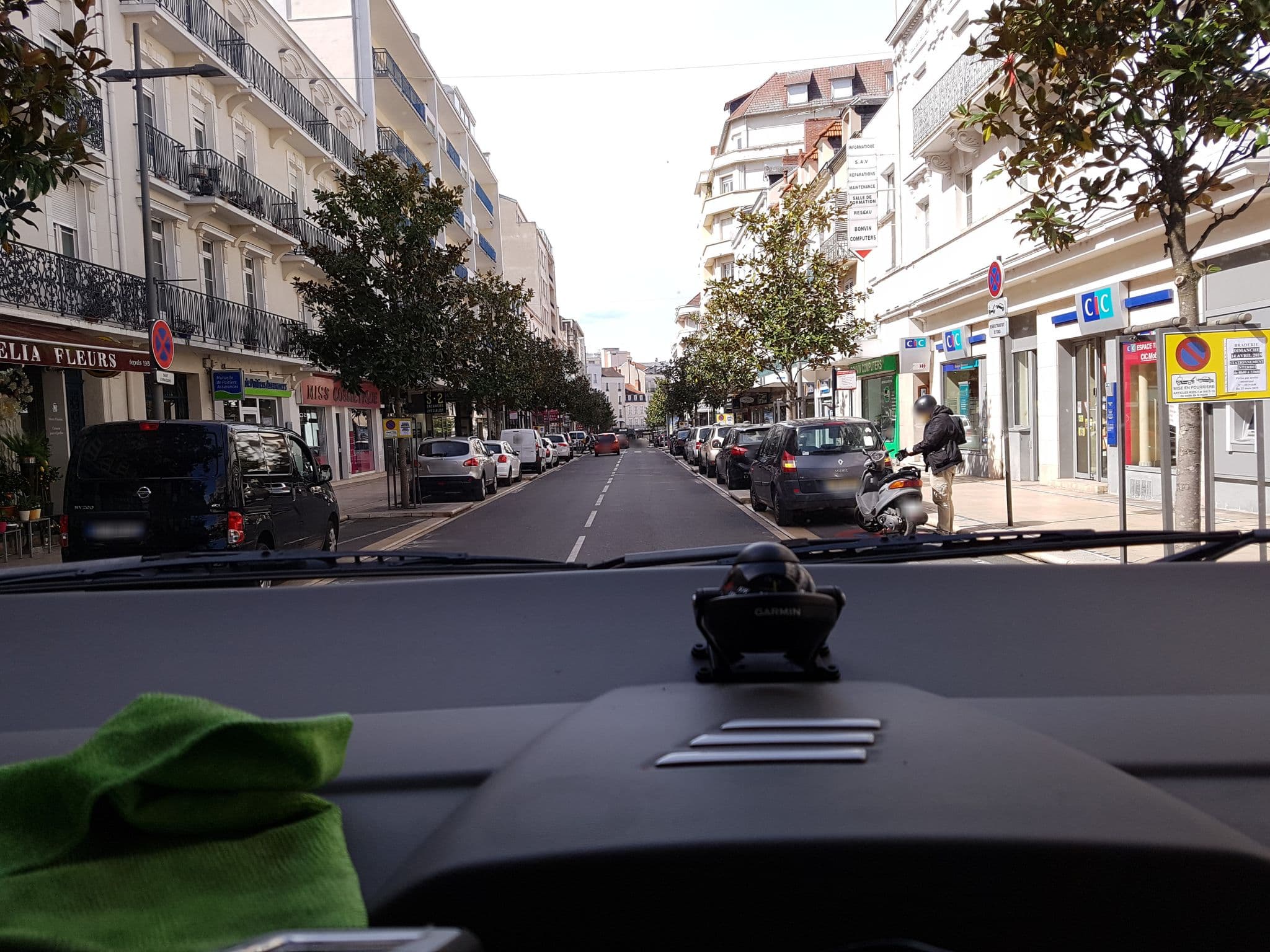 Street view near Hôtel de Naples, Vichy — © bernardvoyageur (CC BY-SA · Mapillary)