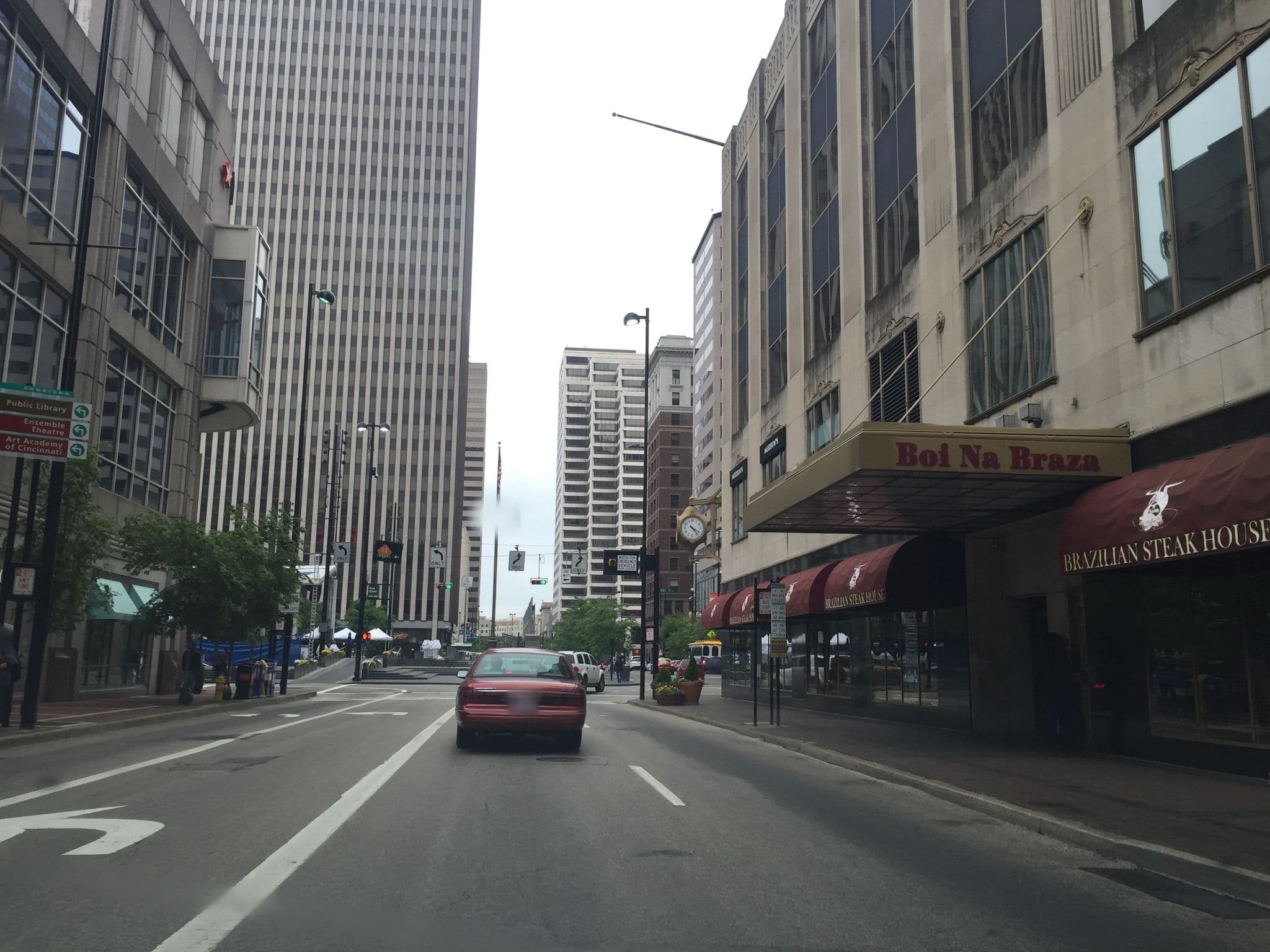 Street view near Hilton Netherlands Plaza, Covington — © cookry (CC BY-SA · Mapillary)
