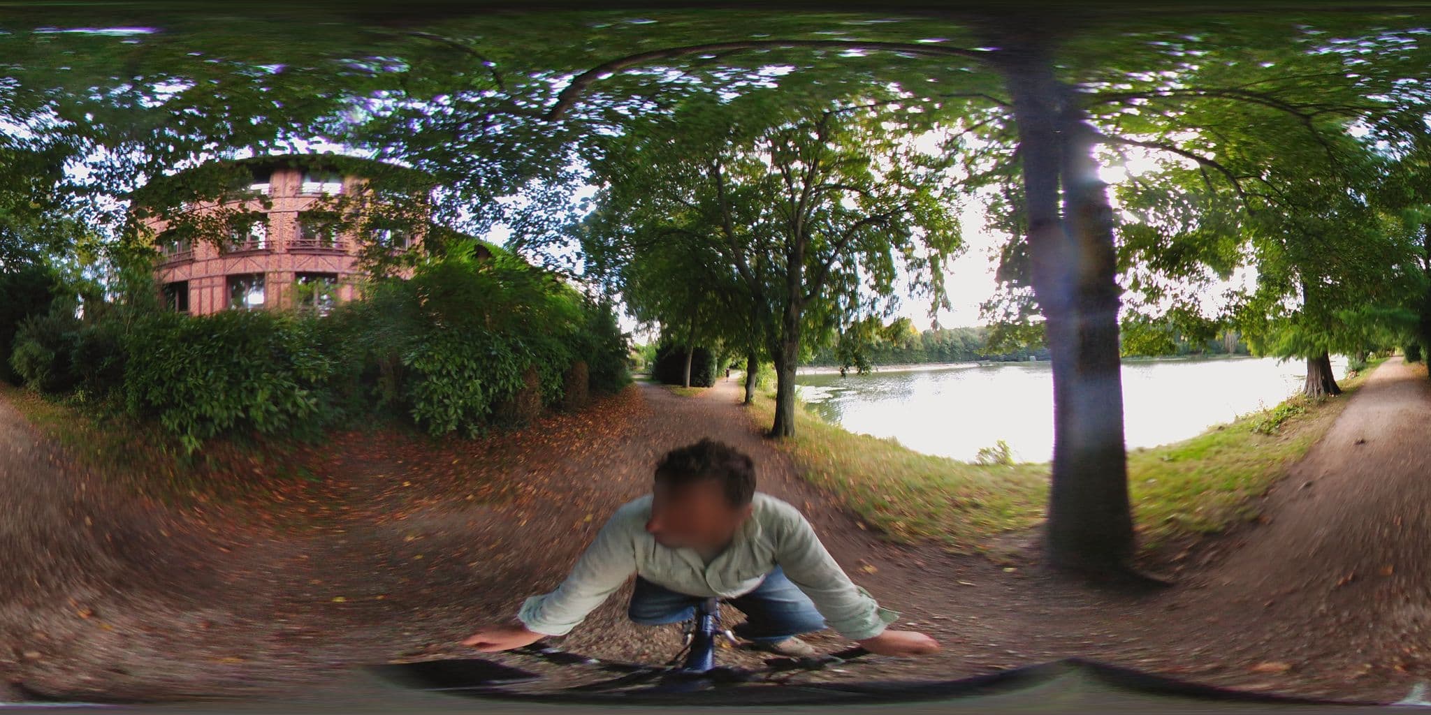 Street view near Hôtel Spa Les Étangs de Corot, Ville-d'Avray — © geovelo (CC BY-SA · Mapillary)