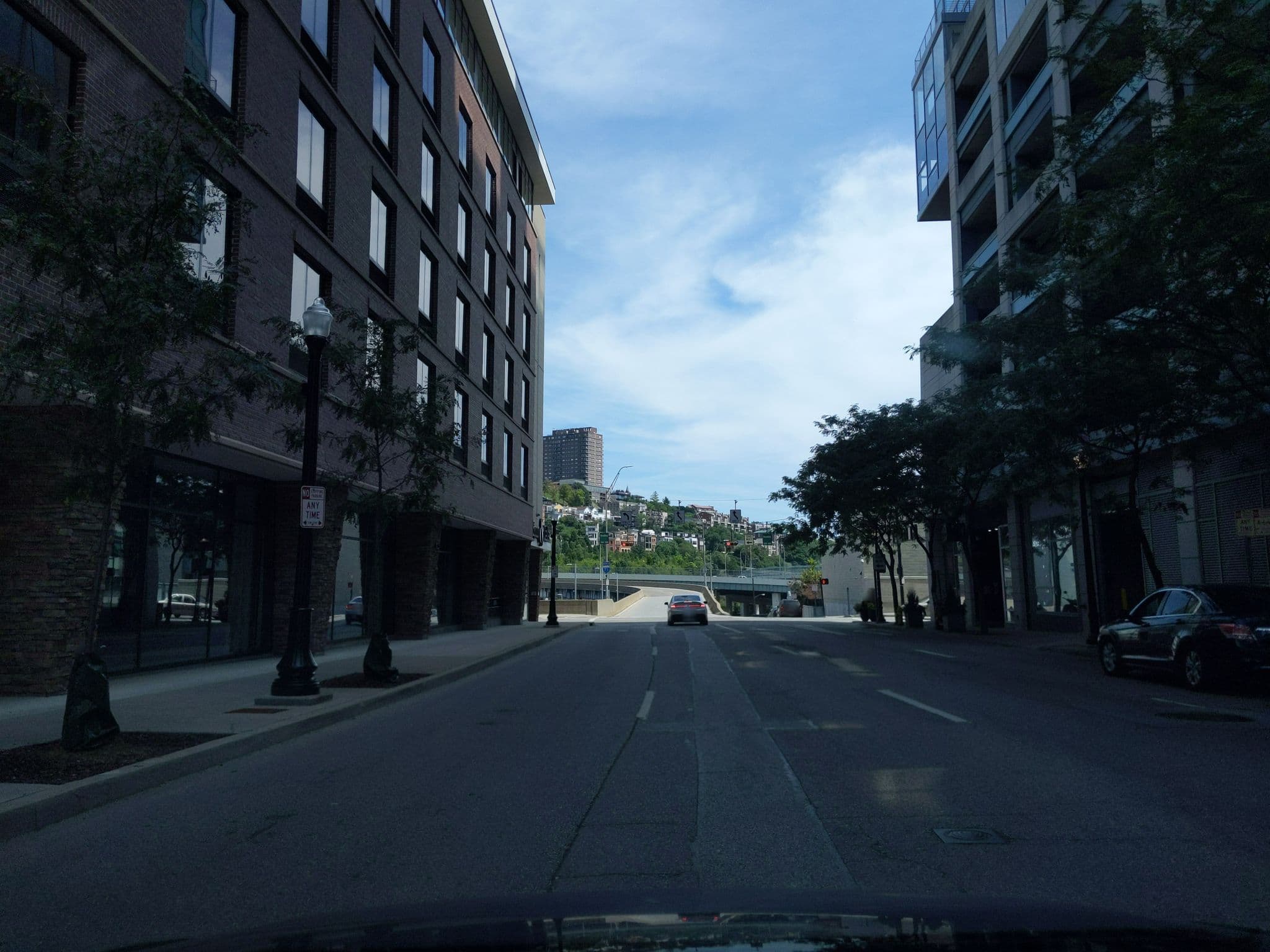 Street view near Holiday Inn Hotel & Suites Cincinnati Downtown, Covington — © realadamp (CC BY-SA · Mapillary)
