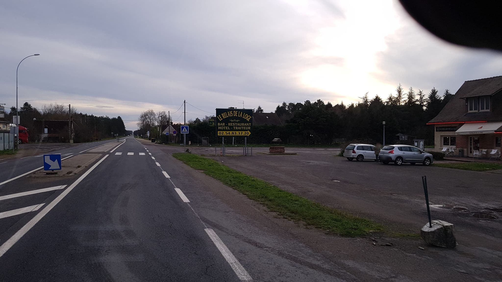 Street view near Le Relais de la Loge, Theillay — © bernardvoyageur (CC BY-SA · Mapillary)