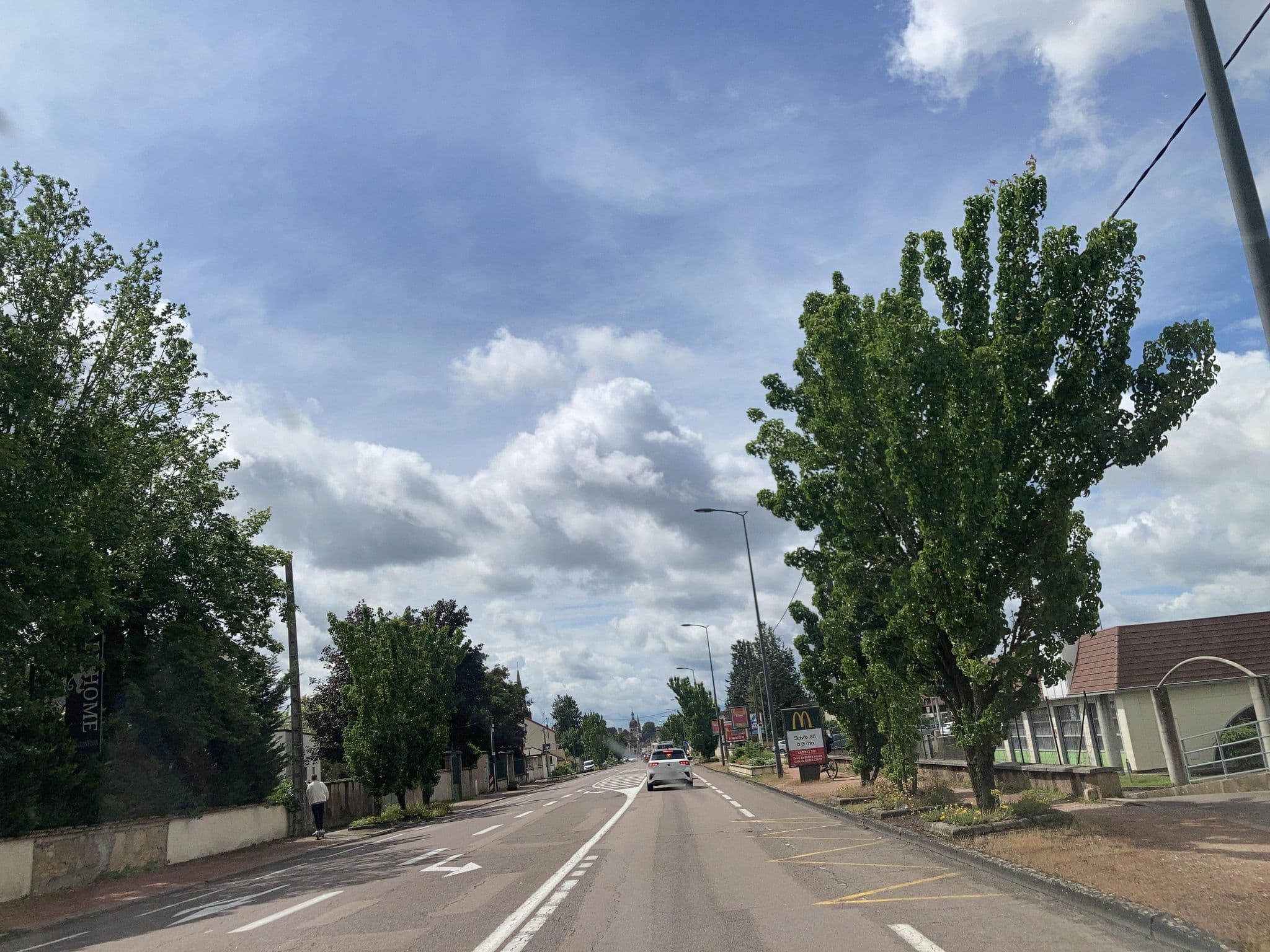 Street view near Hôtel Le Home, Beaune — © tasmaniadevil (CC BY-SA · Mapillary)