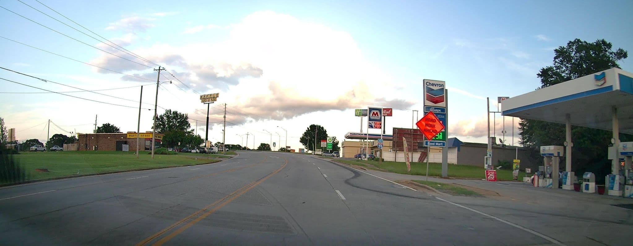 Street view near Wyndham Hotels & Resorts, Forsyth — © lordsutch (CC BY-SA · Mapillary)