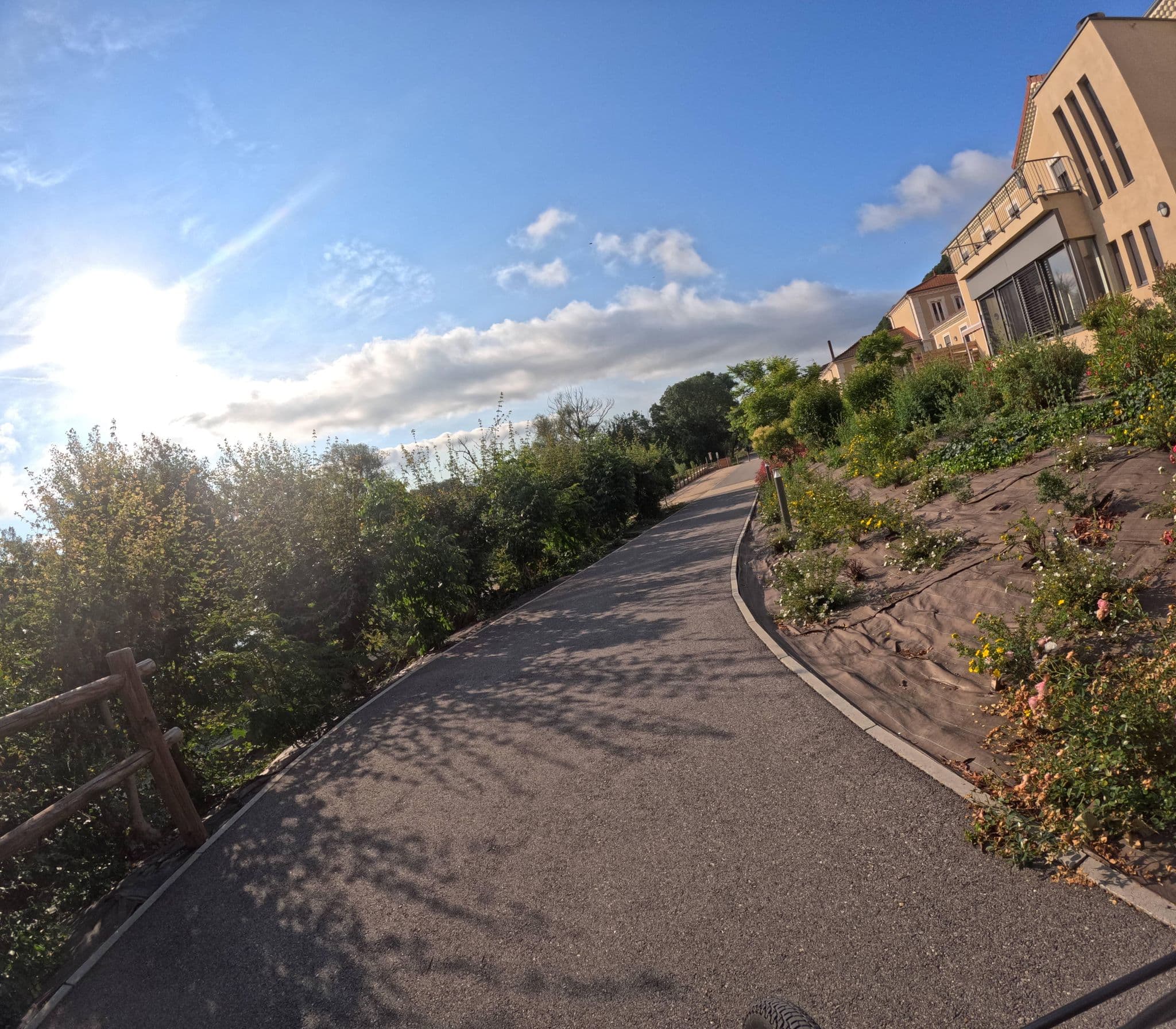 Street view near Le Préau de Baix, Saulce-sur-Rhône — © madel (CC BY-SA · Mapillary)