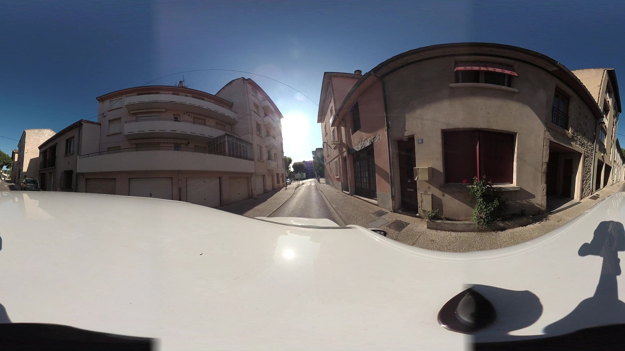Street view near L'Escale, Tournon-sur-Rhône — © arteragence (CC BY-SA · Mapillary)