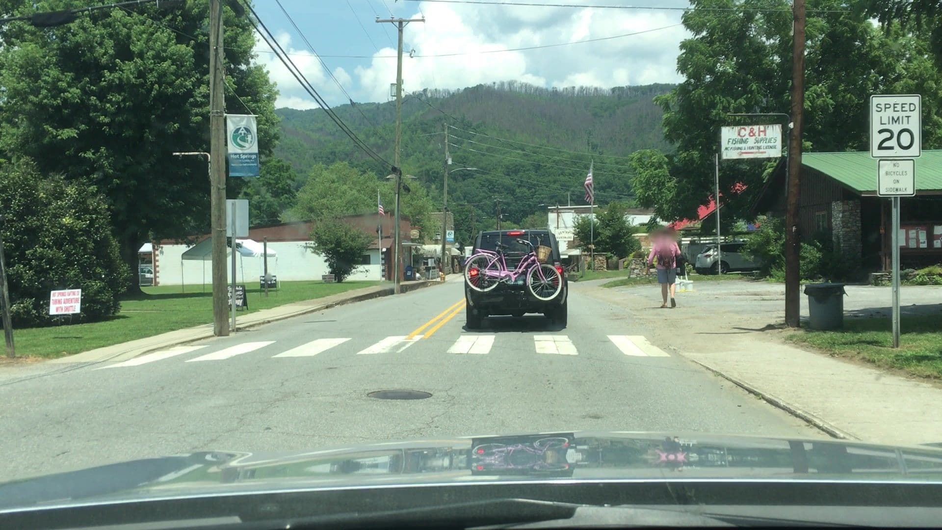 Street view near Sunnybrook, Mars Hill — © lvl5 (CC BY-SA · Mapillary)