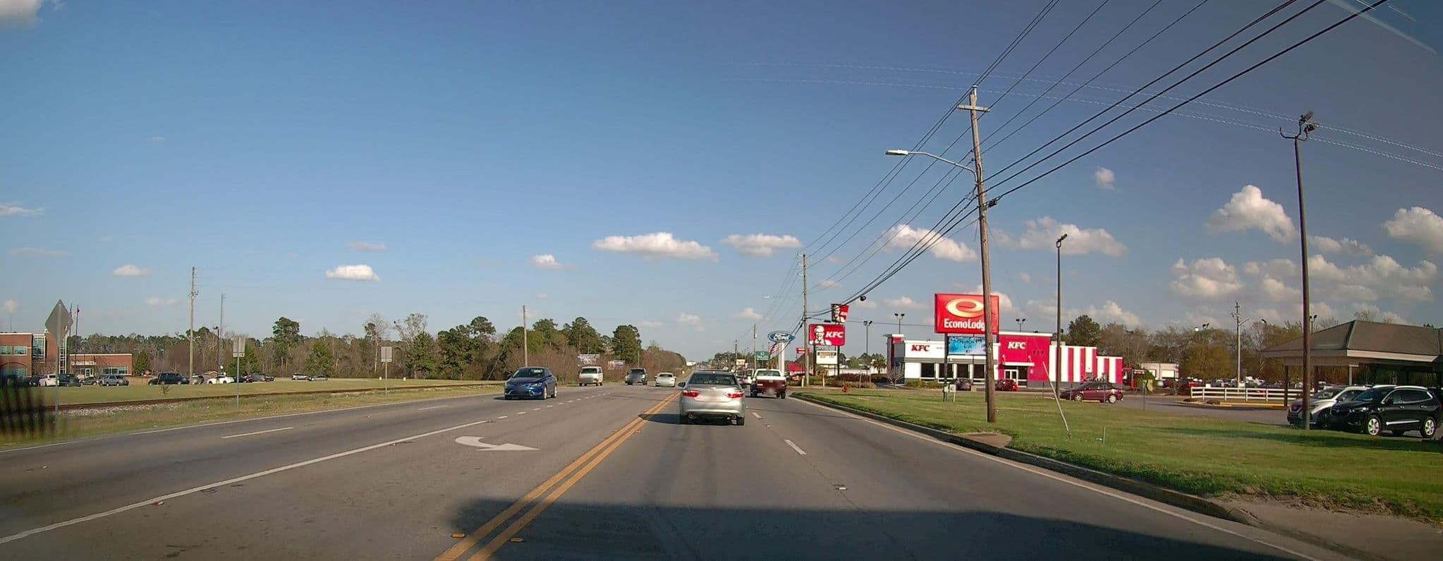 Street view near The Onion Inn, Vidalia — © lordsutch (CC BY-SA · Mapillary)