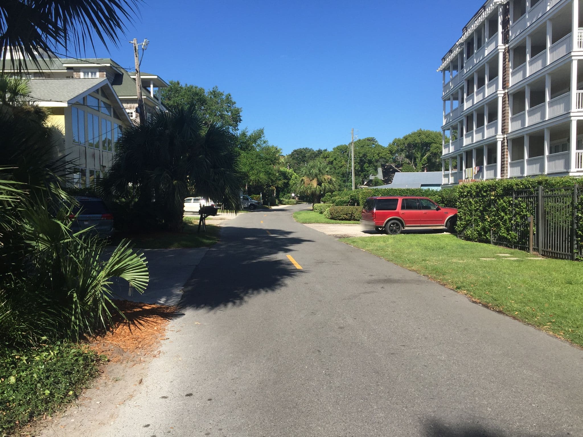 Street view near High Tide Cottage, Saint Simons Island — © southarrow (CC BY-SA · Mapillary)