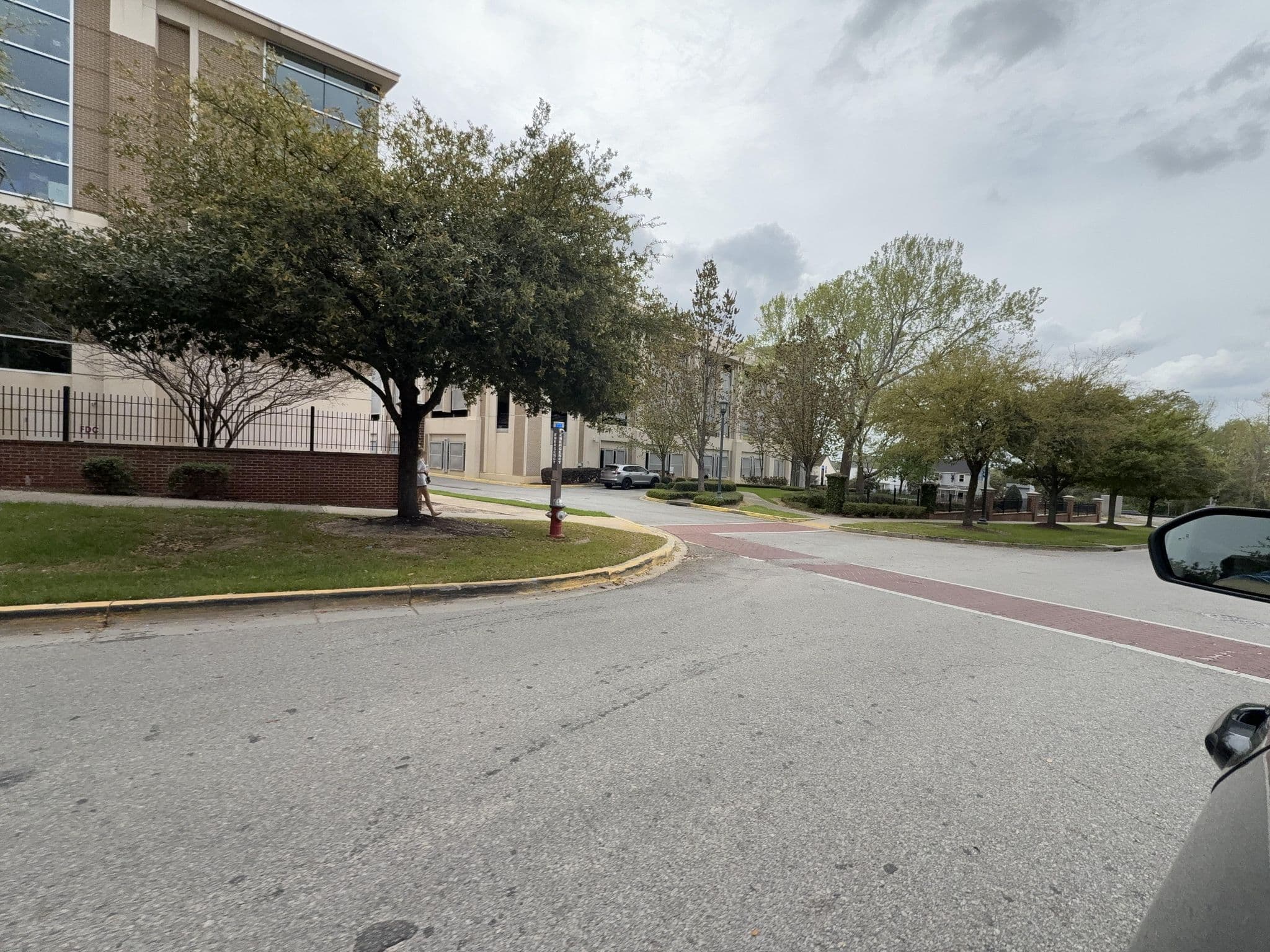 Street view near Zain's College House, Columbia — © gibsonbell (CC BY-SA · Mapillary)