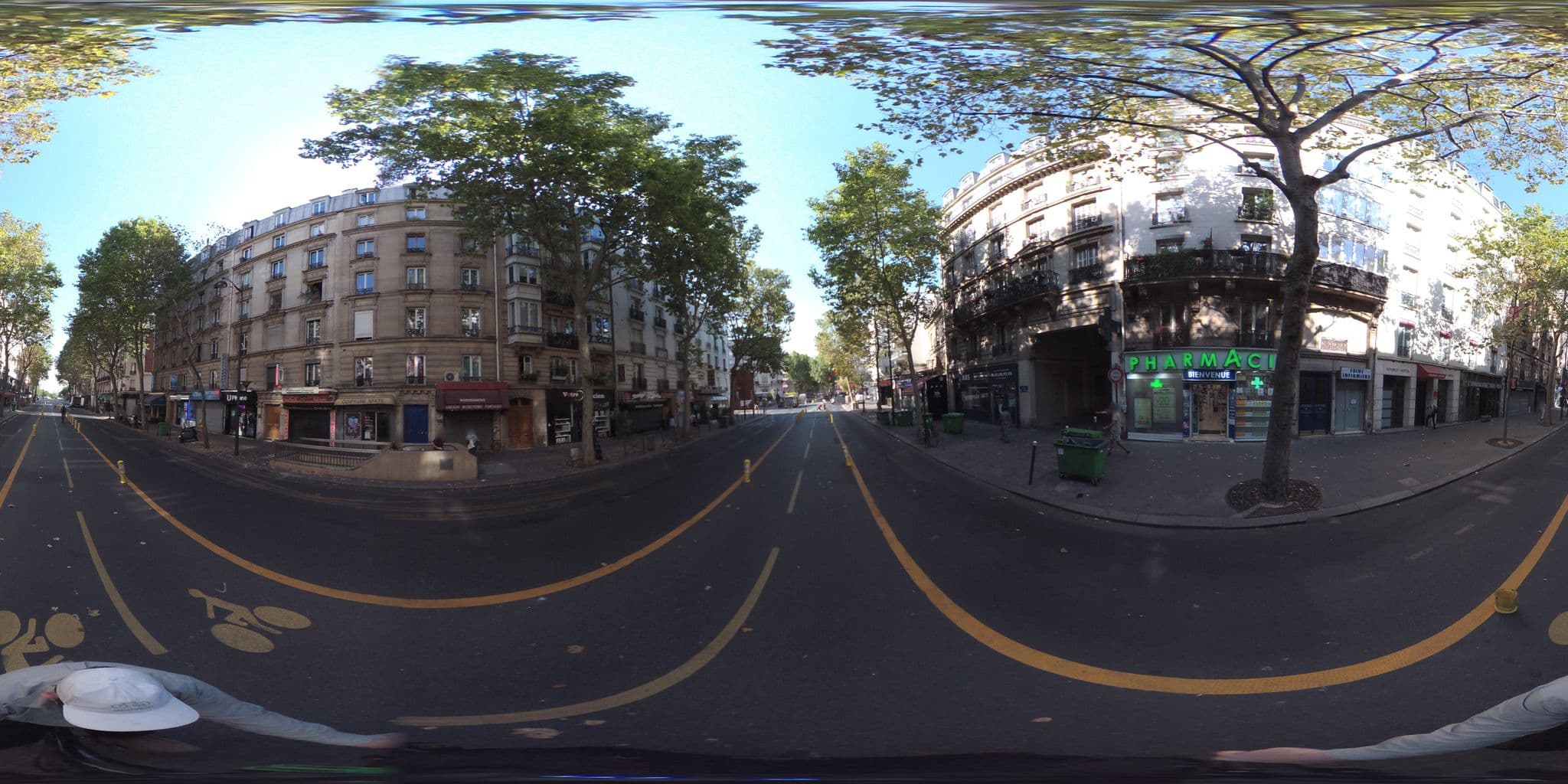 Street view near Hôtel Source, Saint-Ouen — © geovelo (CC BY-SA · Mapillary)