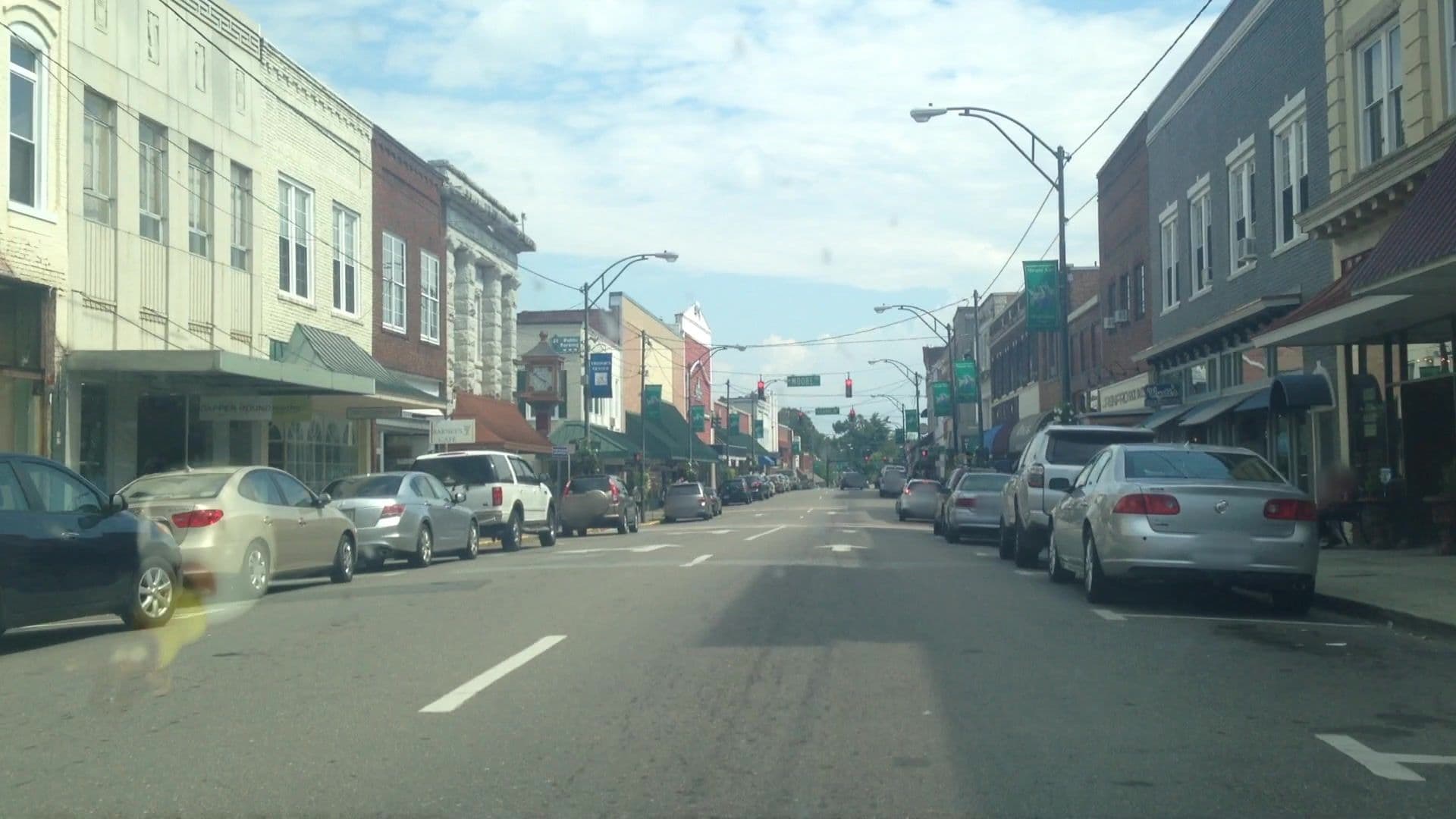 Street view near Grand Pup Resport Hotel & Spa, Mount Airy — © lvl5 (CC BY-SA · Mapillary)