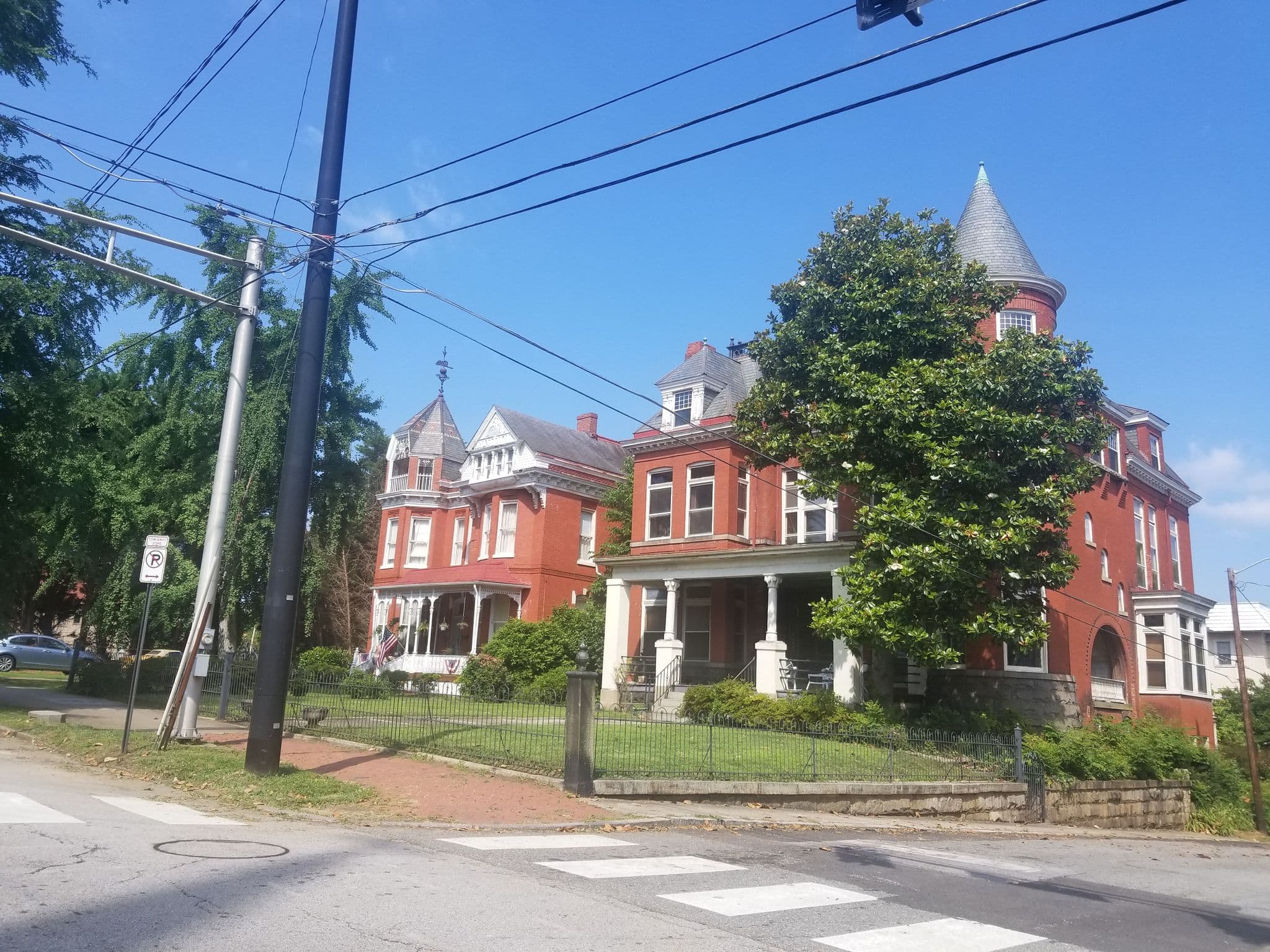 Street view near Lawson-Overbey Inn, Mount Hermon — © jbthemilker (CC BY-SA · Mapillary)