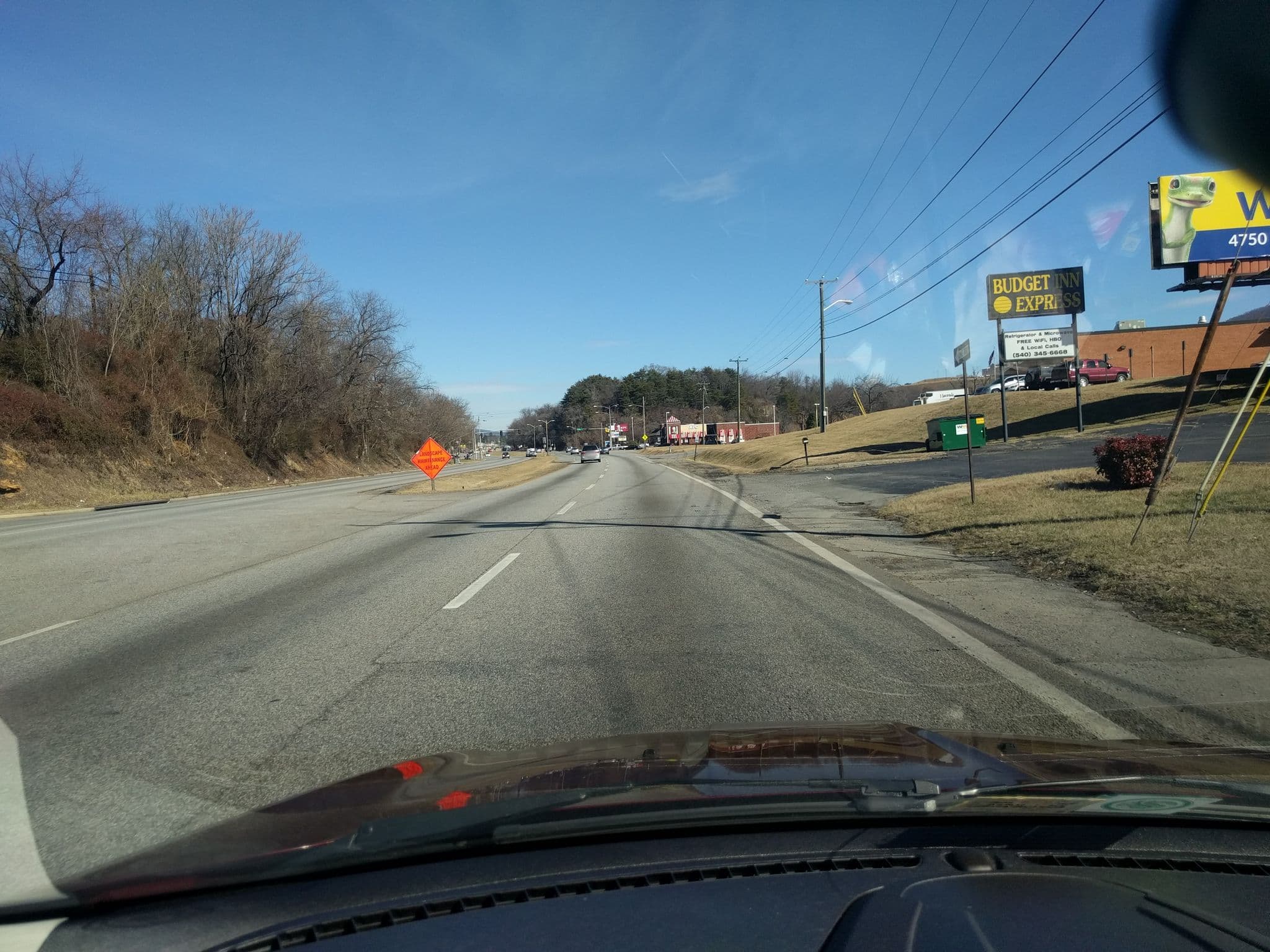 Street view near Blue Ridge Motel, Vinton — © kwrigh01 (CC BY-SA · Mapillary)
