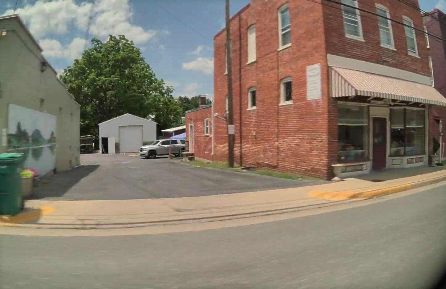 Street view near Primrose House, Belmont Estates — © pmfox97 (CC BY-SA · Mapillary)
