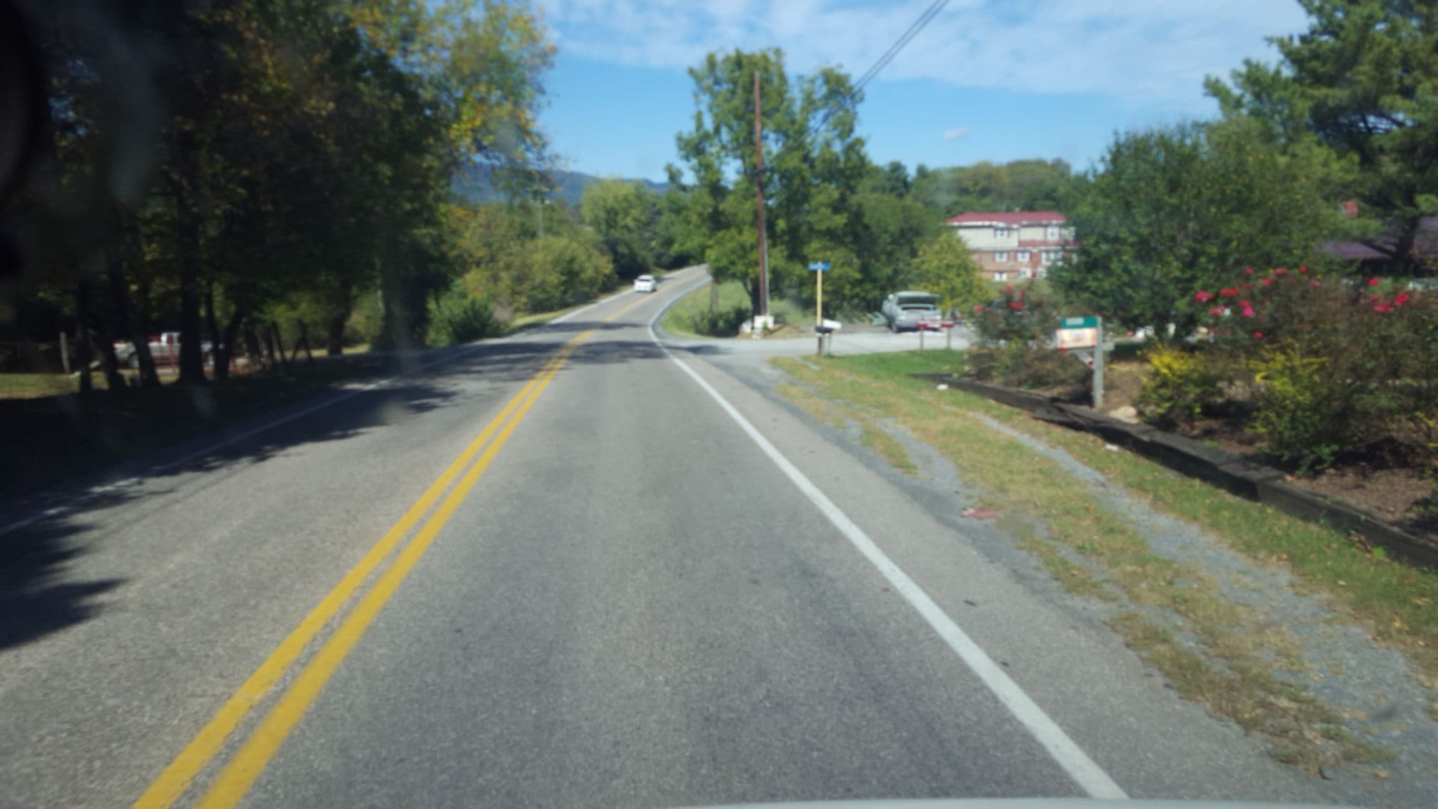 Street view near Heartstrings Cottage, New Market — © jbthemilker (CC BY-SA · Mapillary)