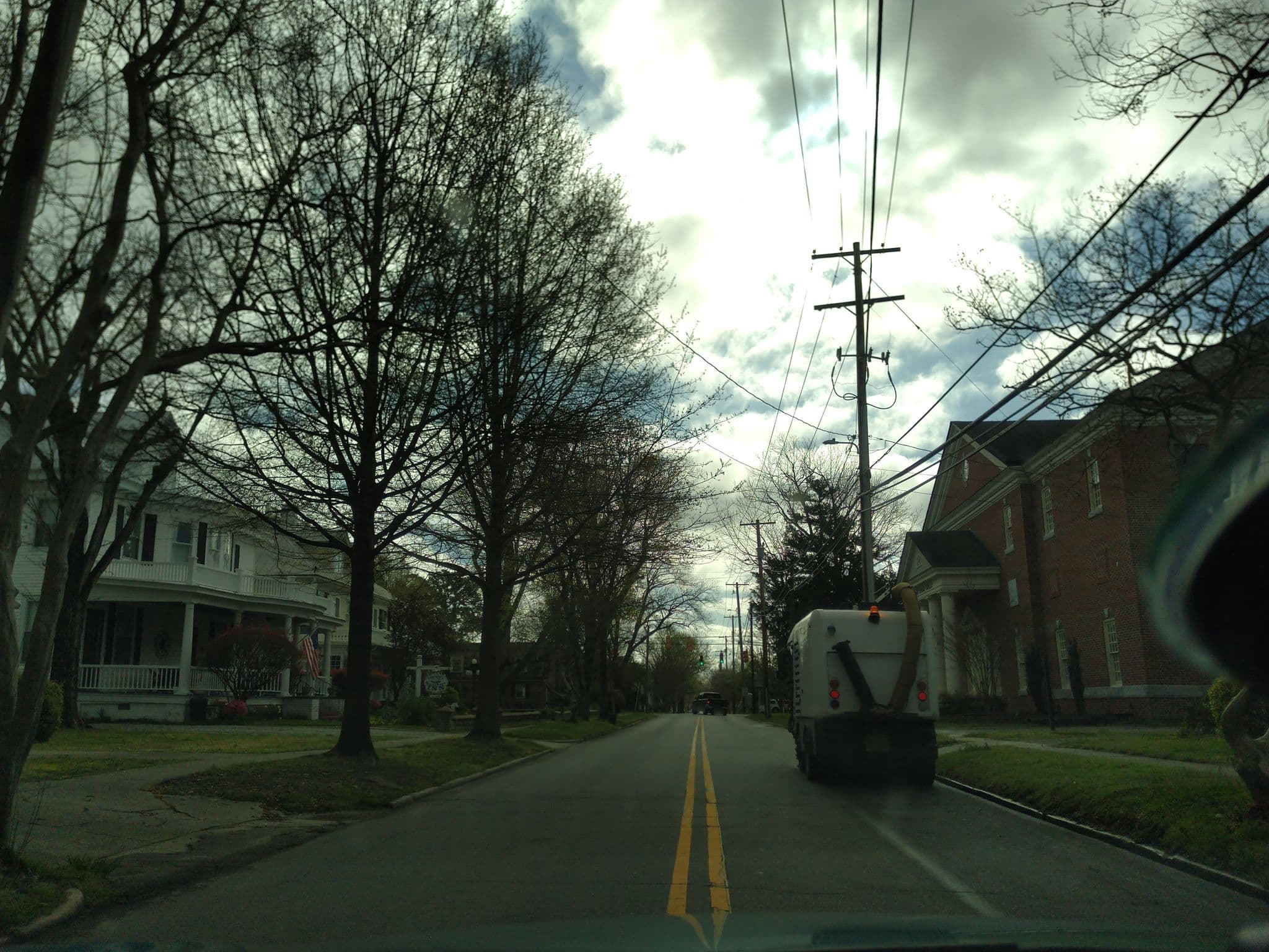 Street view near Parsonage Inn, Edenton — © sparks (CC BY-SA · Mapillary)