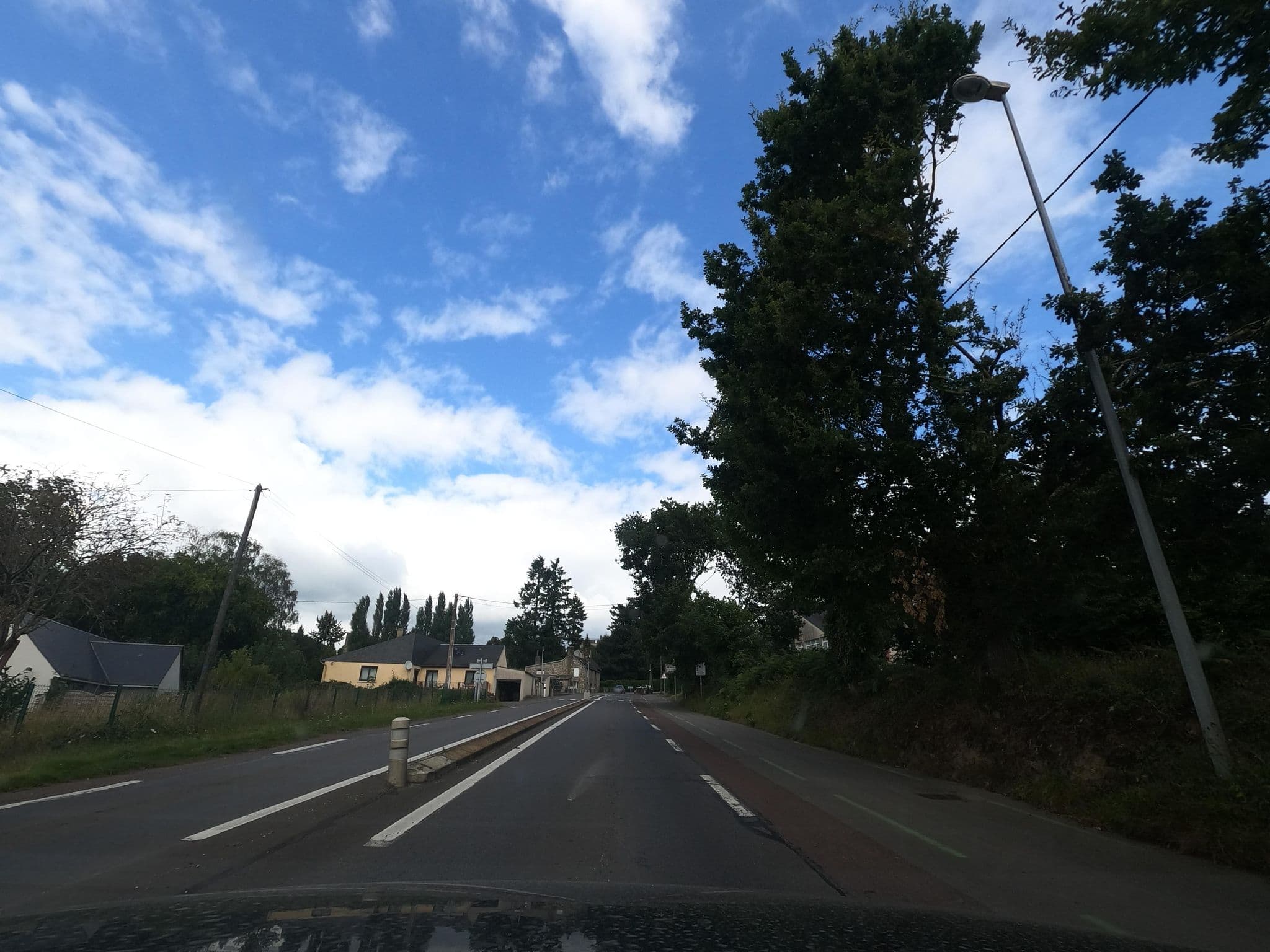 Street view near Belle Vue Domfront, Domfront — © uwekoch (CC BY-SA · Mapillary)
