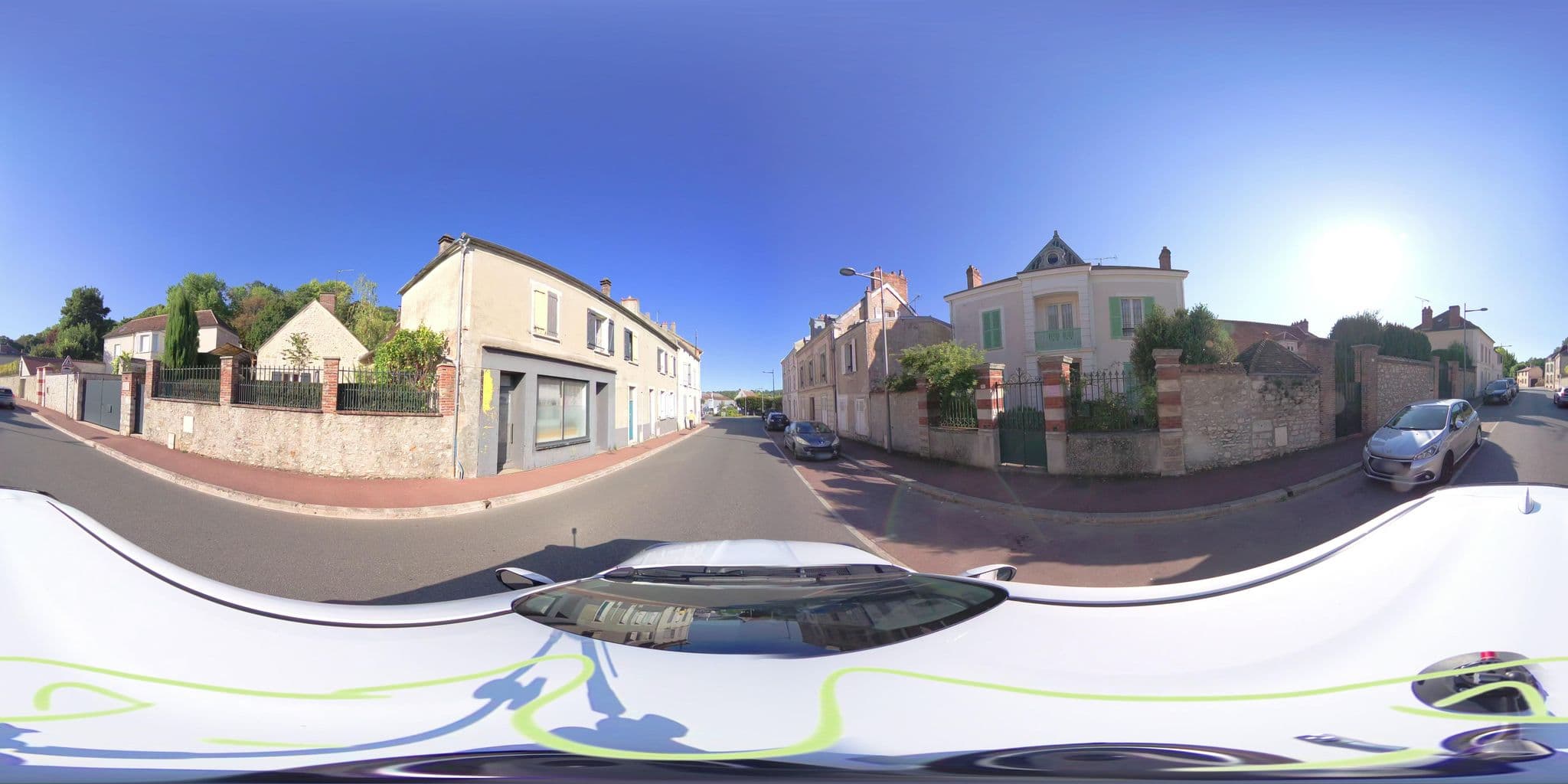 Street view near La Maison Rose aux volets Verts, Provins — © atchisson (CC BY-SA · Mapillary)