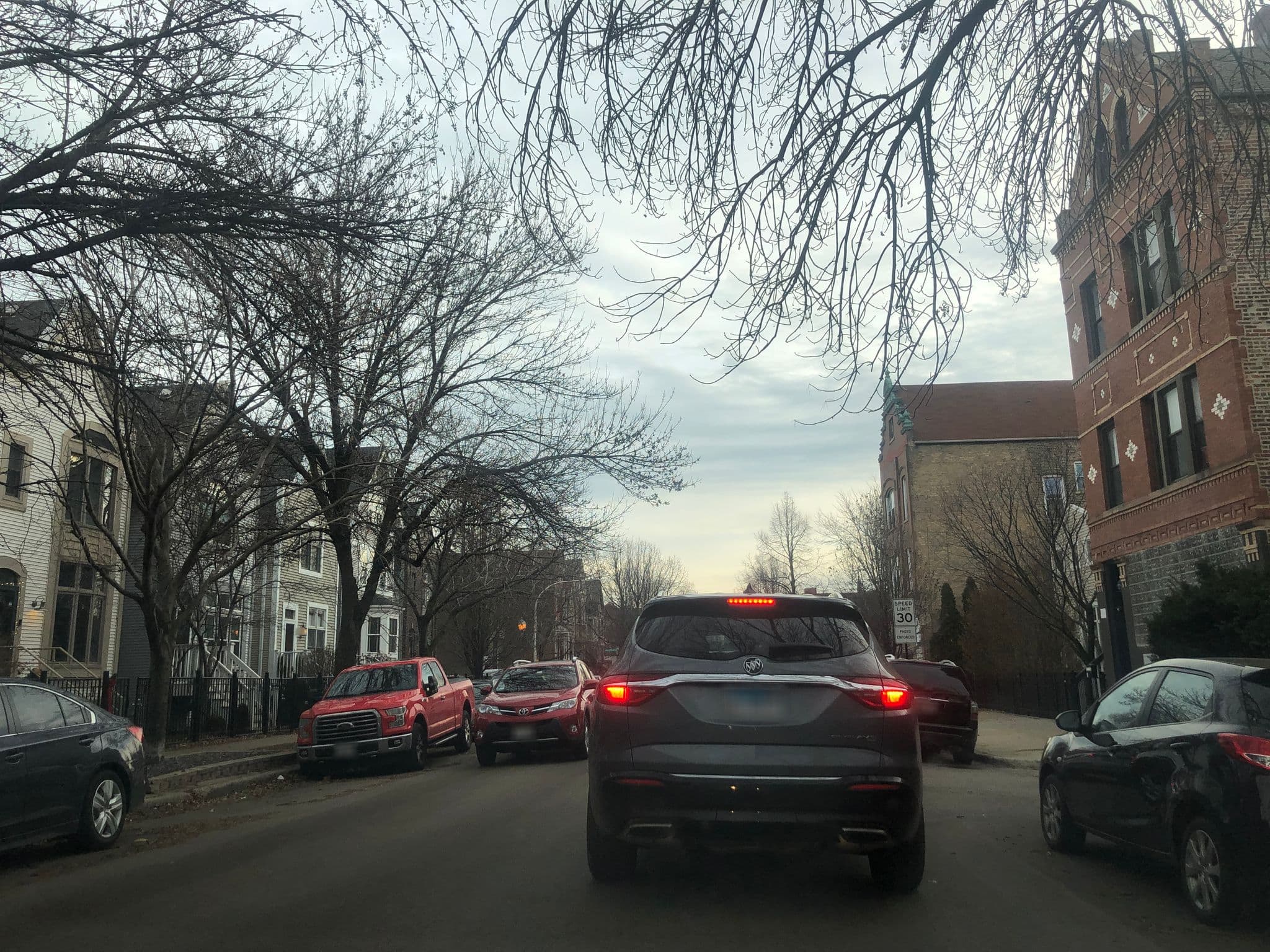 Street view near Wicker Park Delectation, Ukrainian Village — © glendachagas (CC BY-SA · Mapillary)