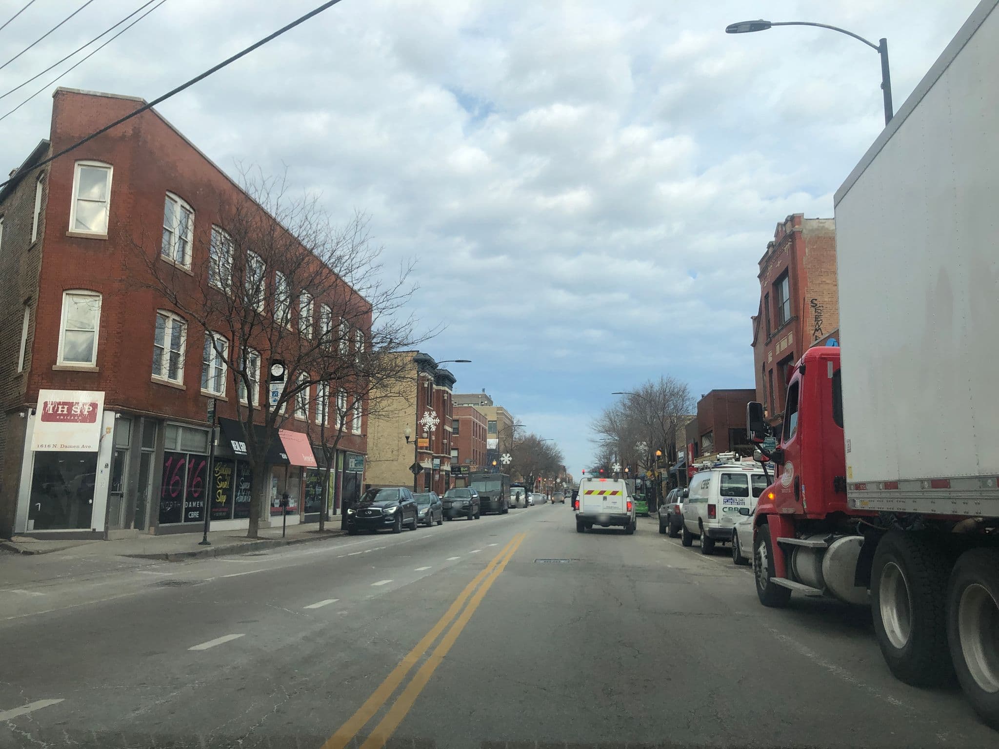 Street view near IHSP hostel, Ukrainian Village — © glendachagas (CC BY-SA · Mapillary)