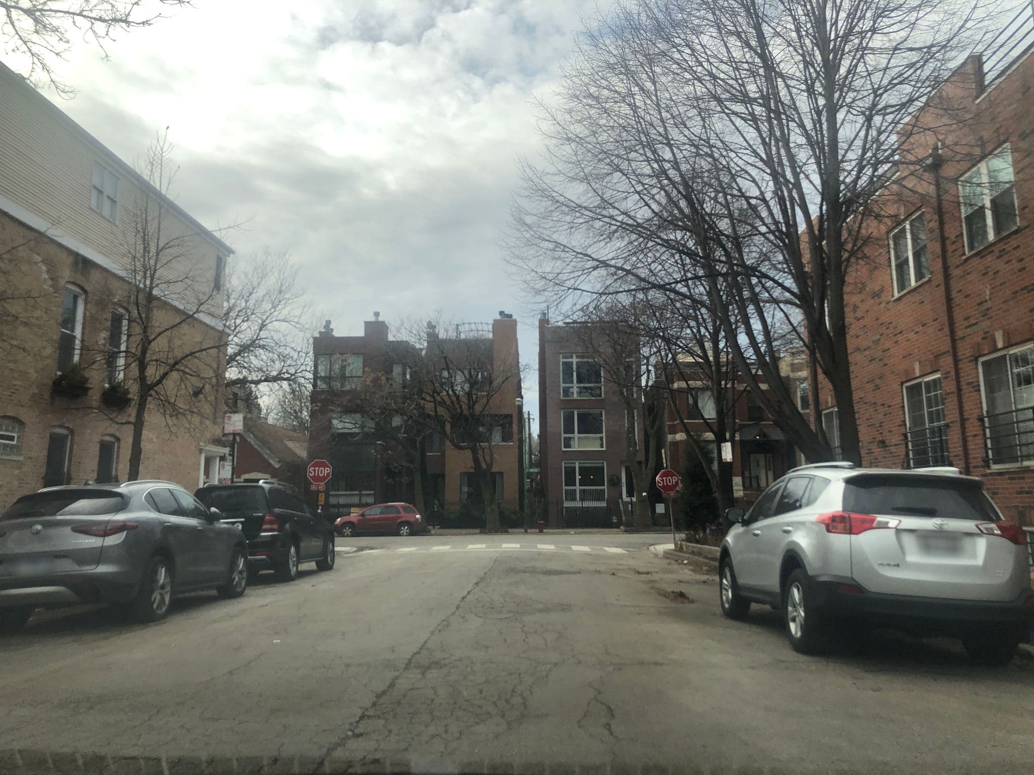 Street view near The Mansion, Ukrainian Village — © glendachagas (CC BY-SA · Mapillary)
