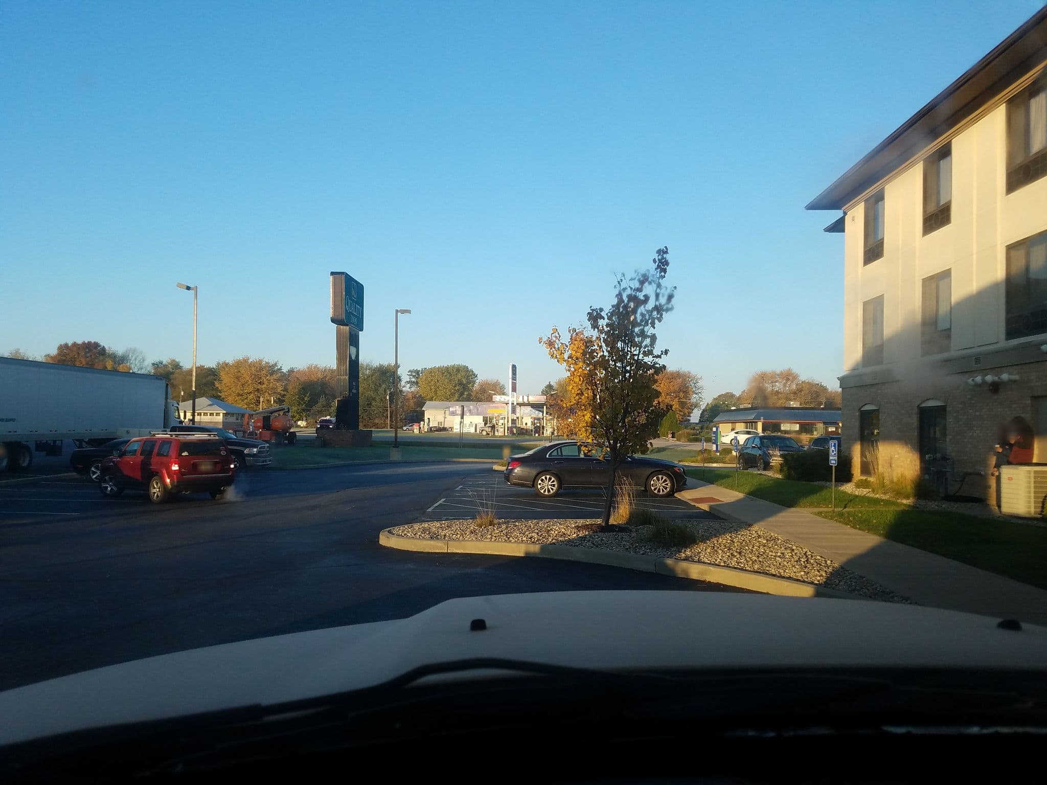 Street view near Holiday Inn Express & Suites Crawfordsville, Crawfordsville — © roadtechie (CC BY-SA · Mapillary)