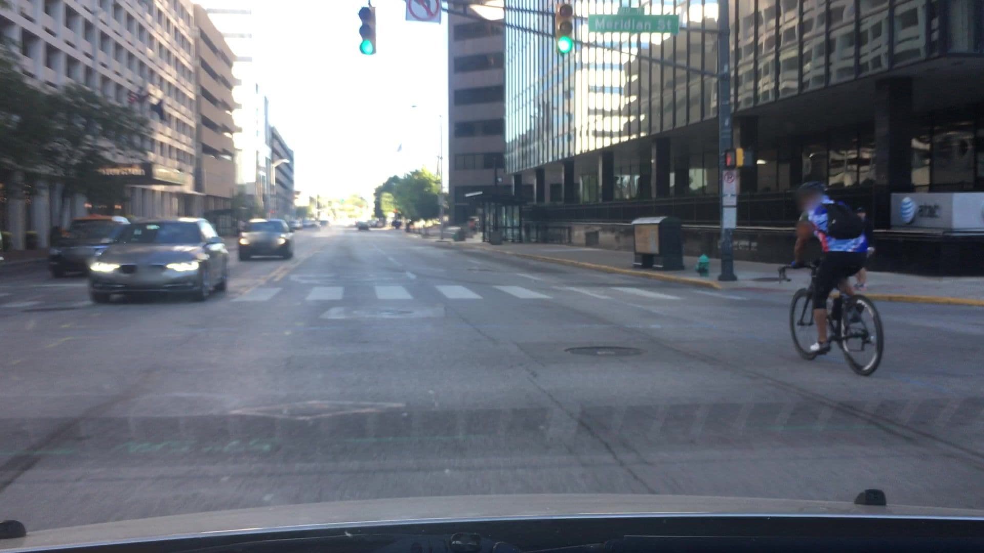 Street view near sheraton shitter, Indianapolis — © lvl5 (CC BY-SA · Mapillary)