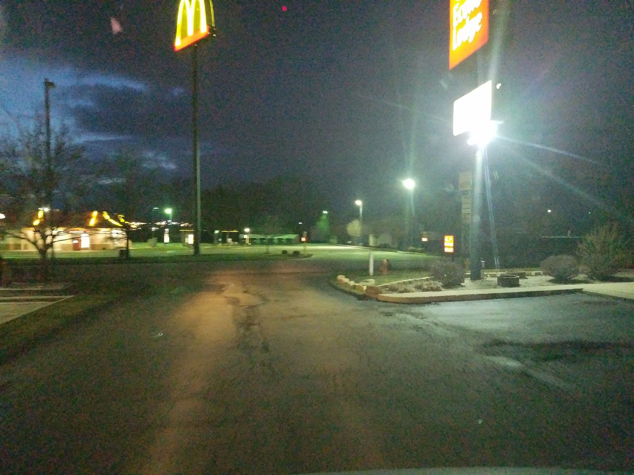 Street view near Econolodge, New Paris — © jbthemilker (CC BY-SA · Mapillary)